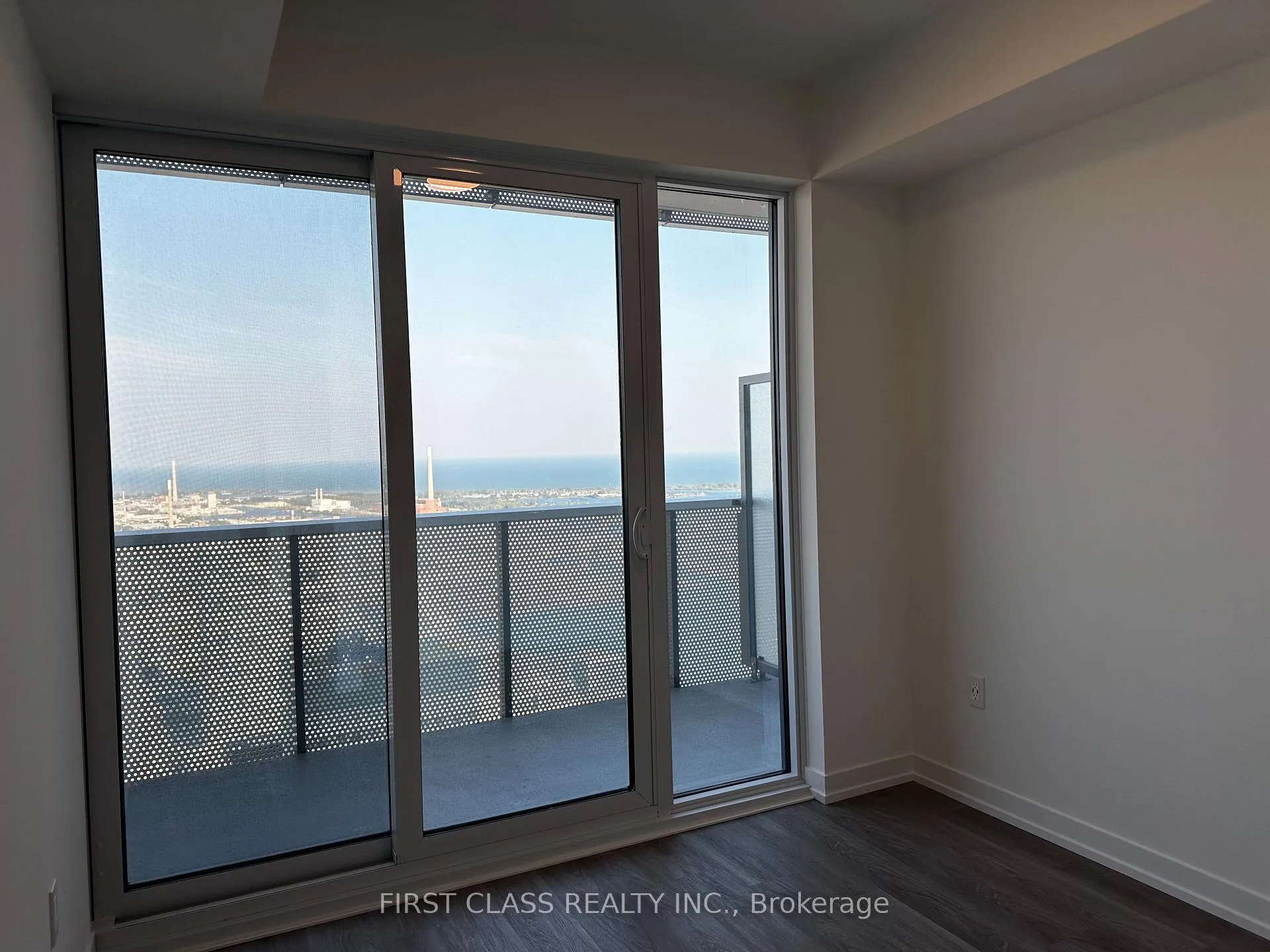 Photo 7 of Unit 7205, 55 Cooper Street, Toronto, Waterfront Communities — HOMEH