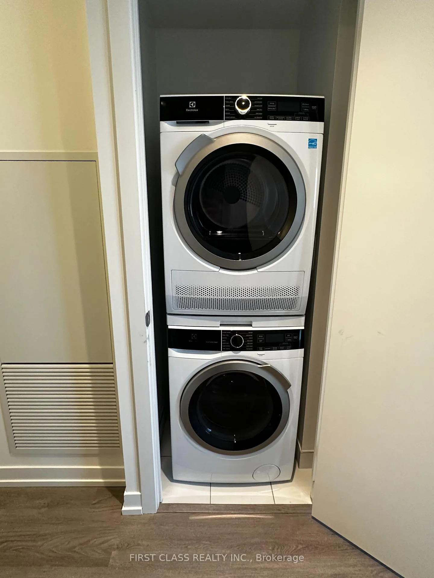 Photo 10 of Unit 7205, 55 Cooper Street, Toronto, Waterfront Communities — HOMEH
