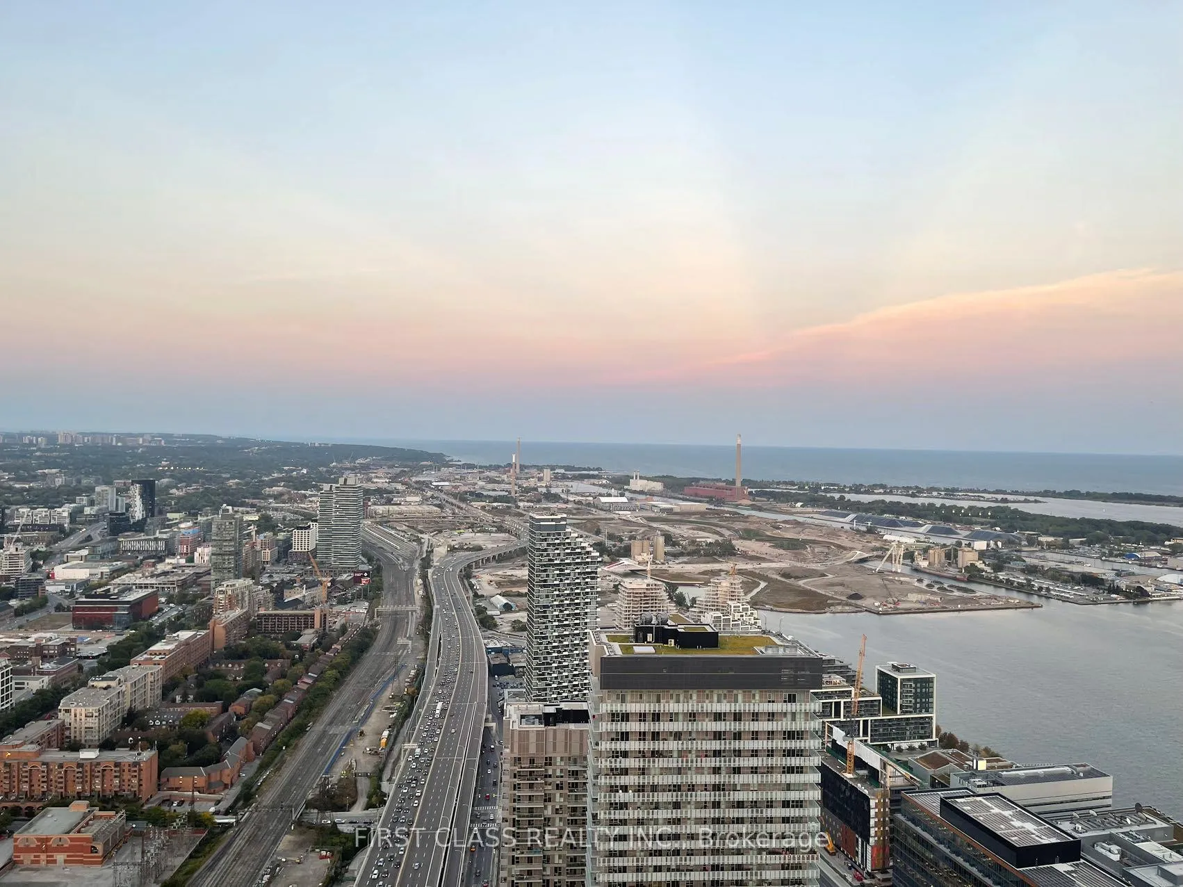 Photo 11 of Unit 7205, 55 Cooper Street, Toronto, Waterfront Communities — HOMEH
