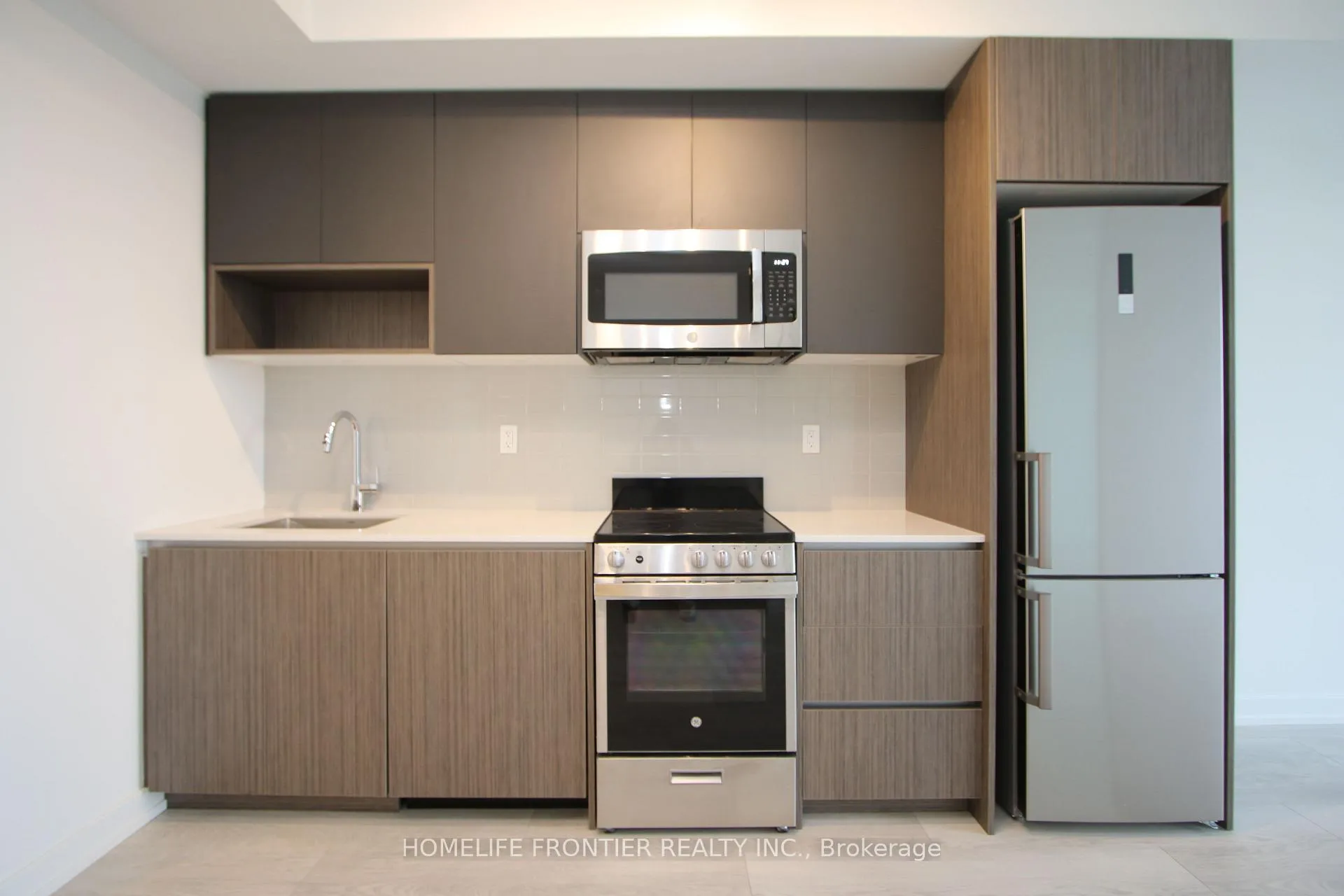 Photo 3 of Unit 417, 799 The Queensway Way, Etobicoke, Stonegate-Queensway — HOMEH