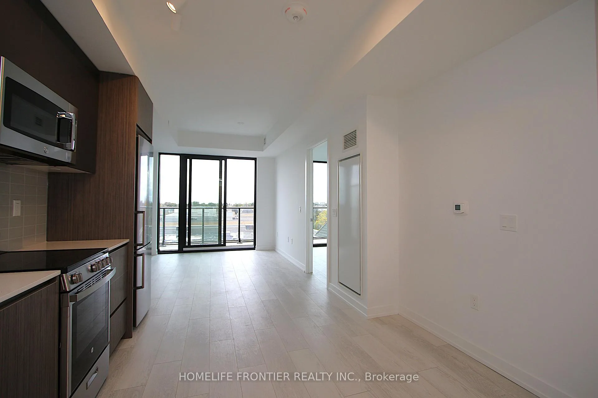 Photo 4 of Unit 417, 799 The Queensway Way, Etobicoke, Stonegate-Queensway — HOMEH