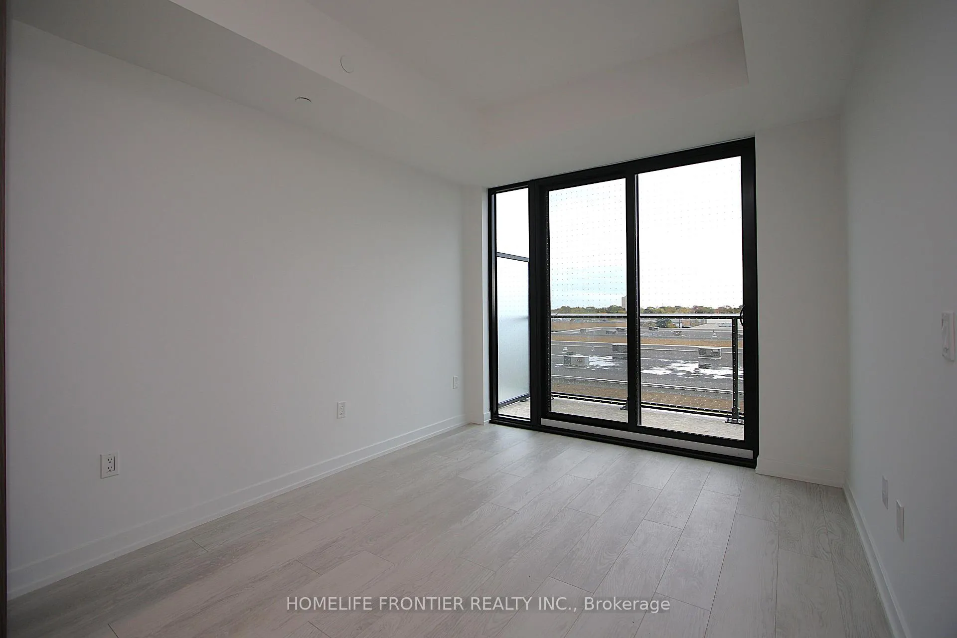 Photo 5 of Unit 417, 799 The Queensway Way, Etobicoke, Stonegate-Queensway — HOMEH