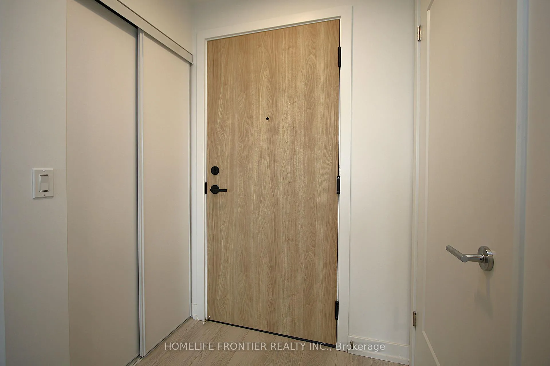 Photo 6 of Unit 417, 799 The Queensway Way, Etobicoke, Stonegate-Queensway — HOMEH