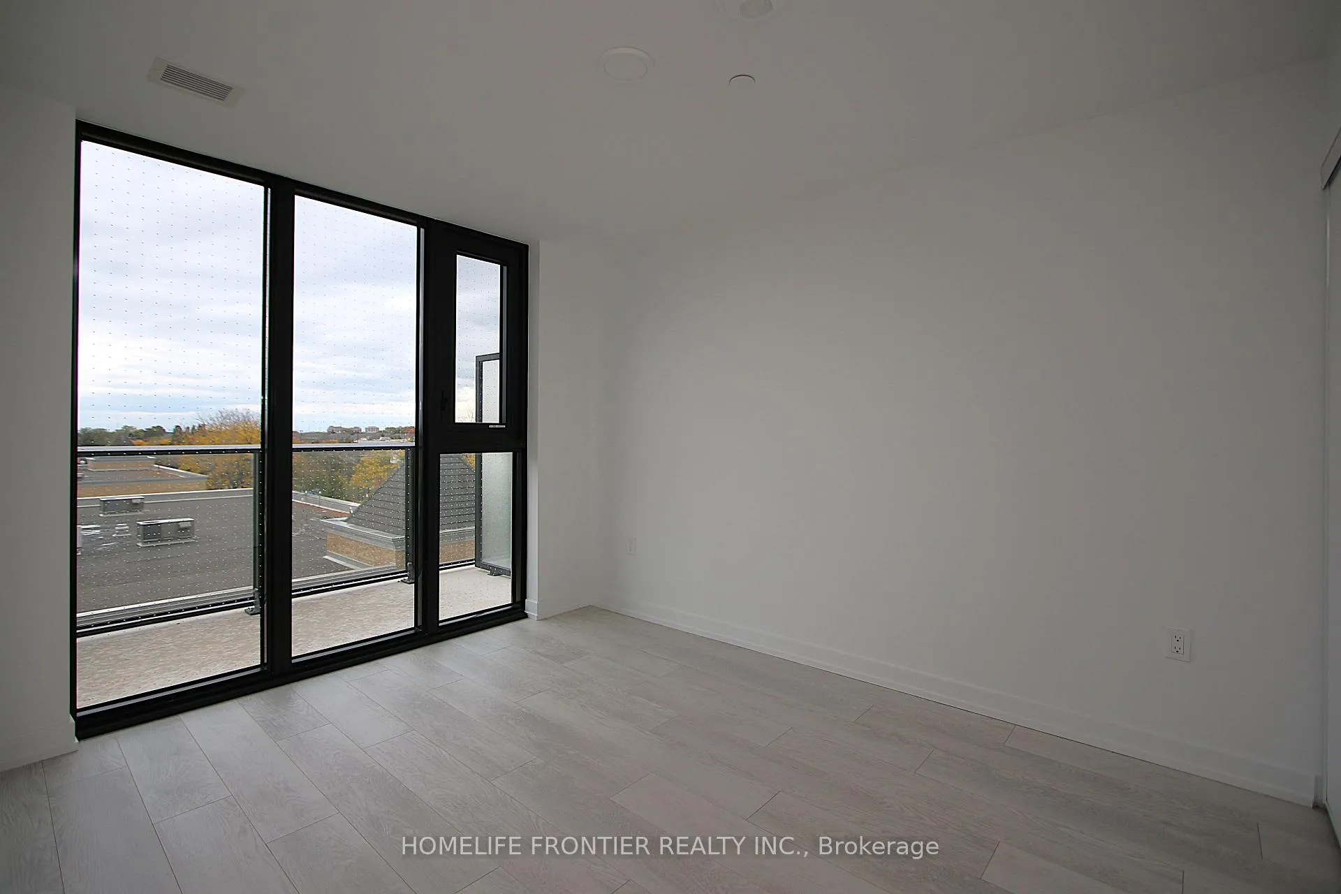 Photo 7 of Unit 417, 799 The Queensway Way, Etobicoke, Stonegate-Queensway — HOMEH