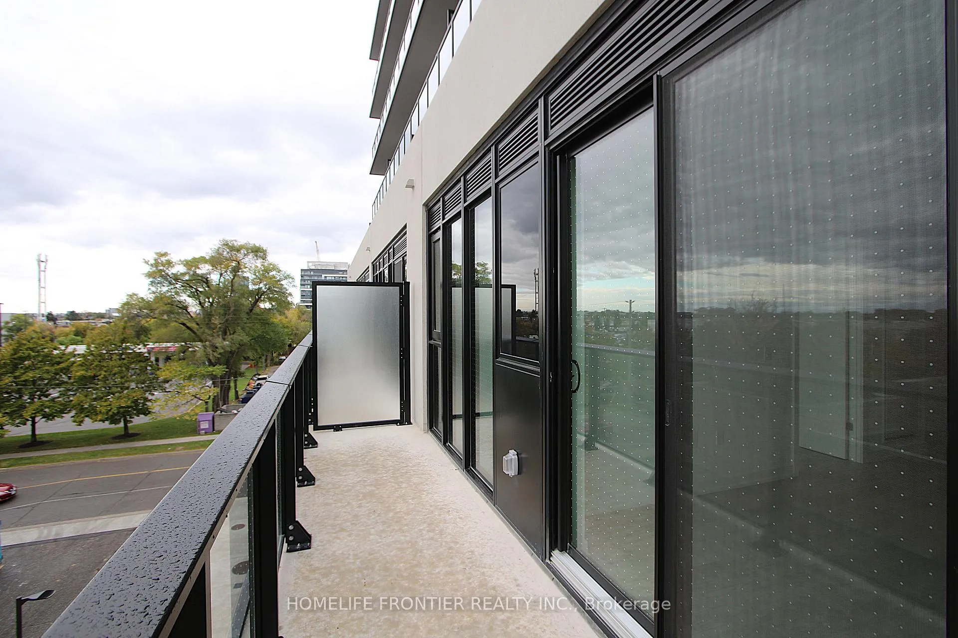Photo 8 of Unit 417, 799 The Queensway Way, Etobicoke, Stonegate-Queensway — HOMEH