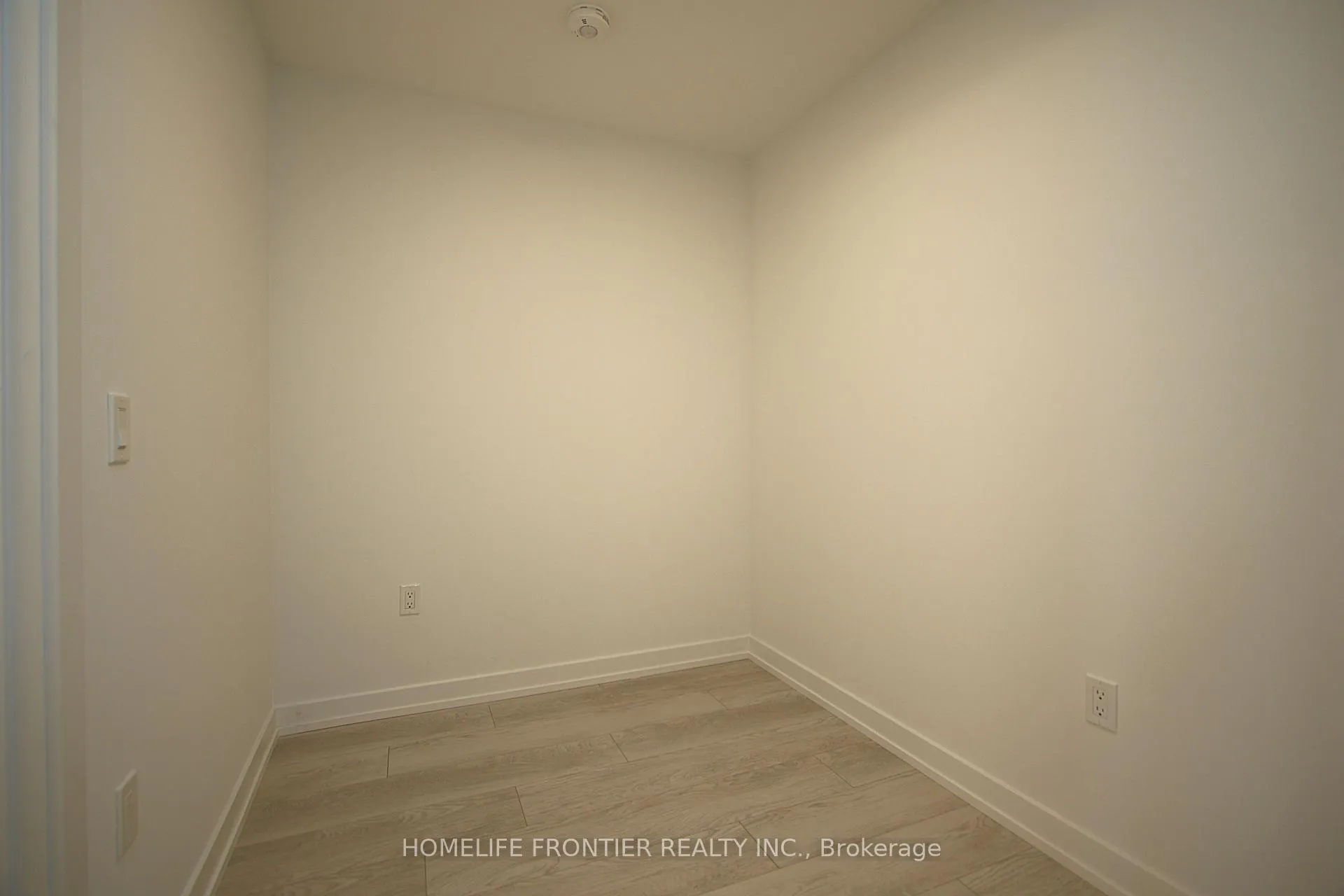Photo 10 of Unit 417, 799 The Queensway Way, Etobicoke, Stonegate-Queensway — HOMEH