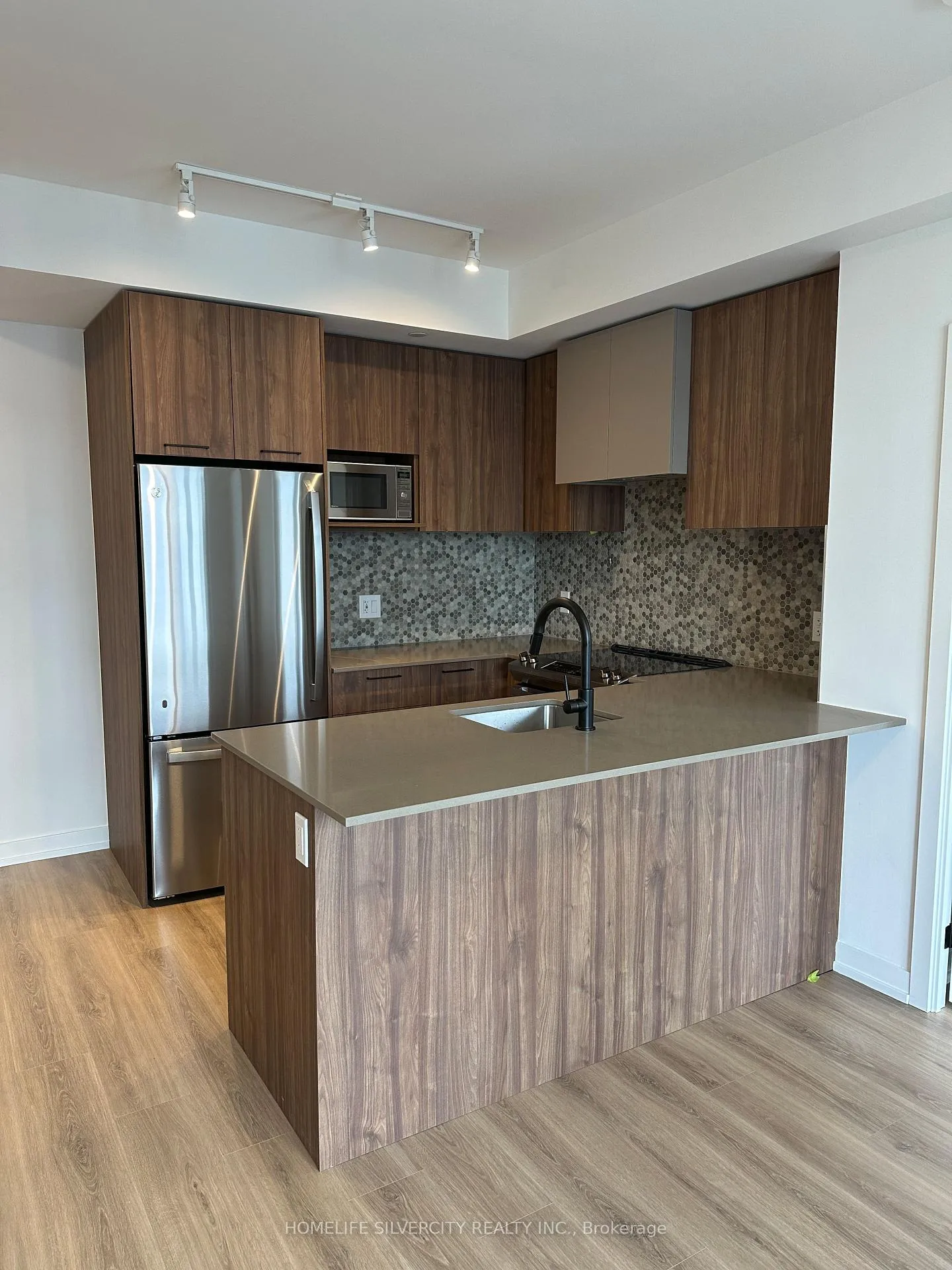 Photo 5 of Unit 316, 10 Lagerfeld Drive, Brampton, Northwest Brampton — HOMEH