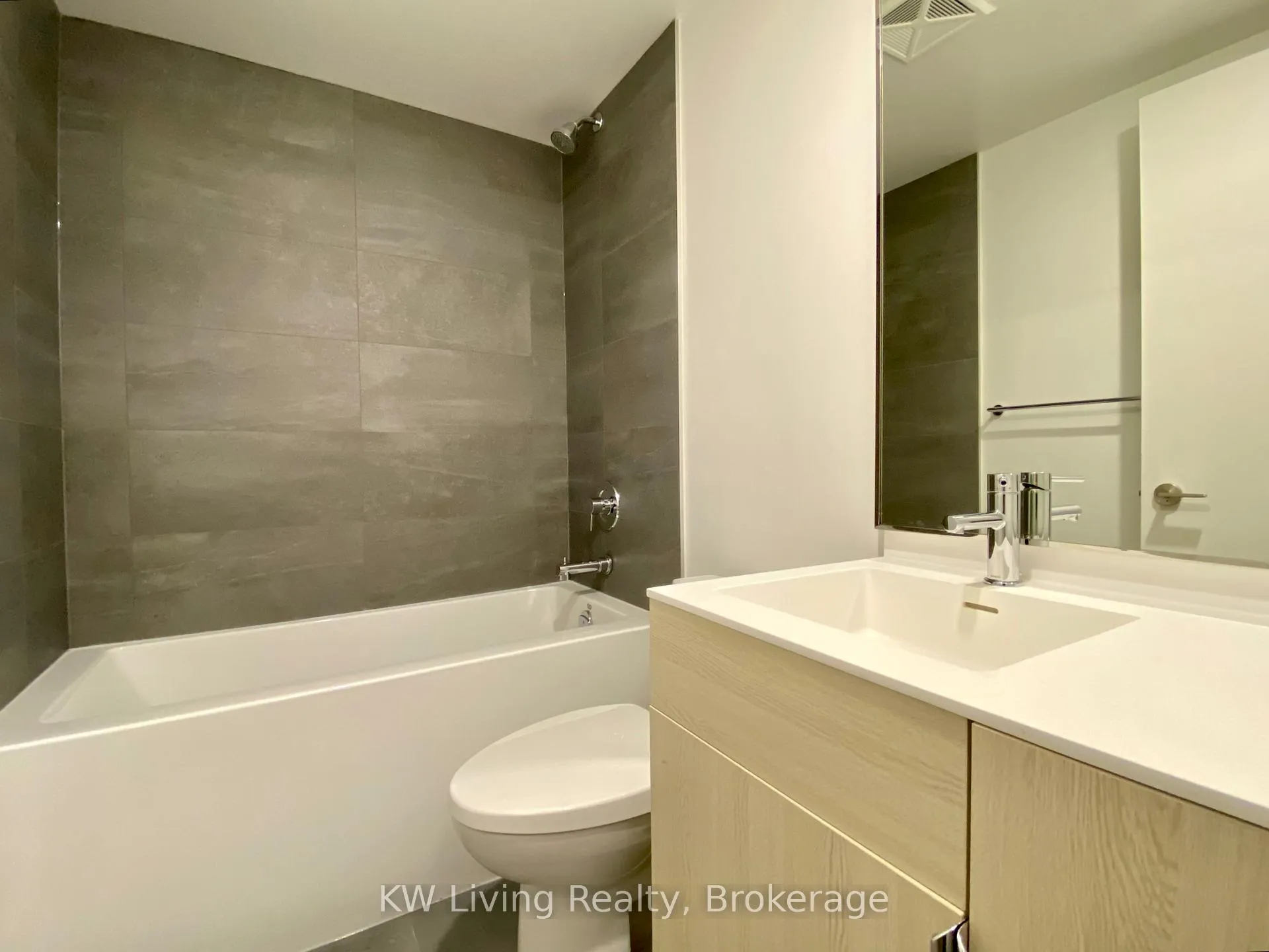 Photo 8 of Unit 239, 425 Front Street, Toronto, Moss Park — HOMEH