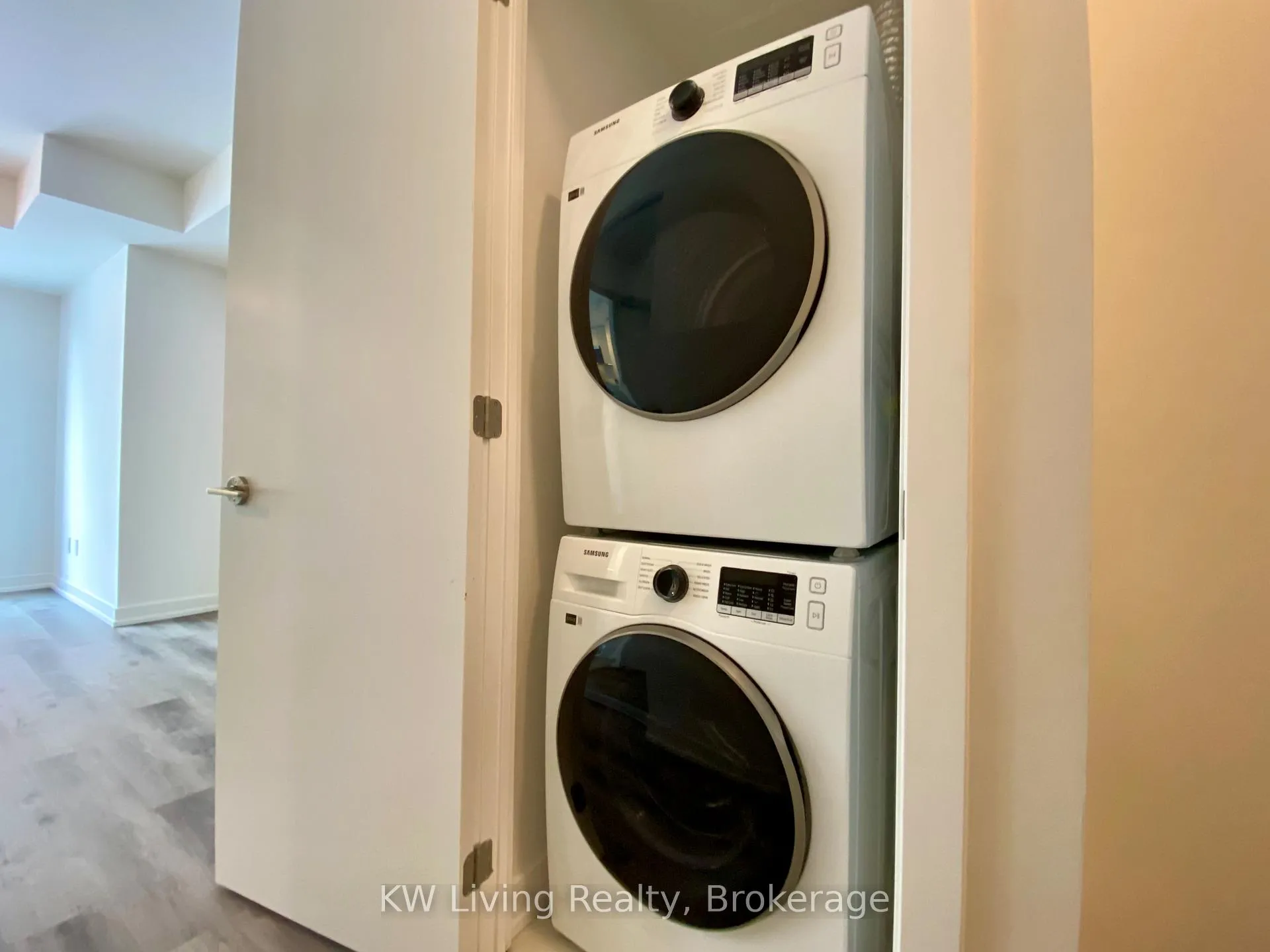 Photo 14 of Unit 239, 425 Front Street, Toronto, Moss Park — HOMEH