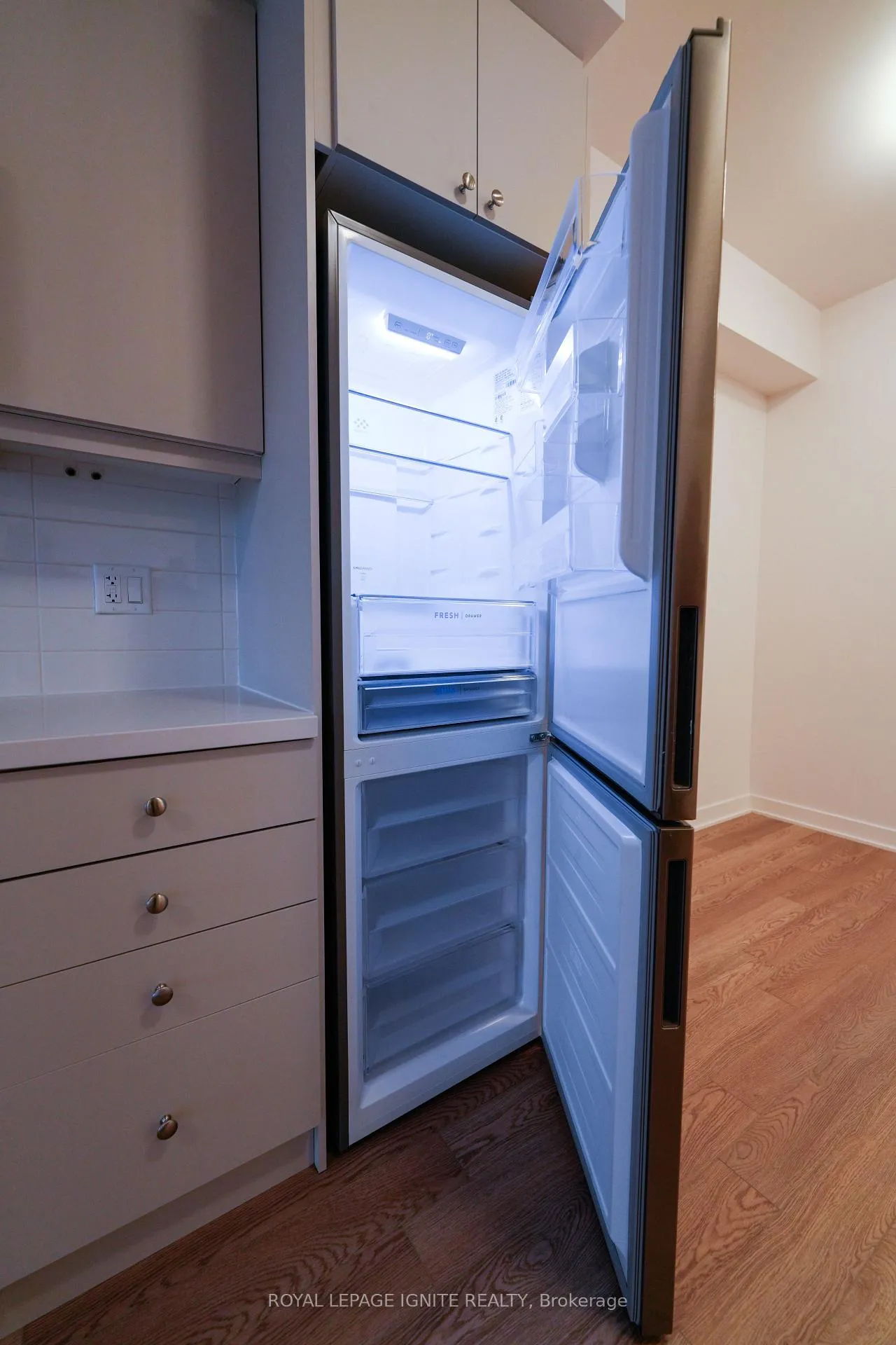 Photo 5 of Unit 311, 55 Clarington Boulevard, Clarington, Bowmanville — HOMEH