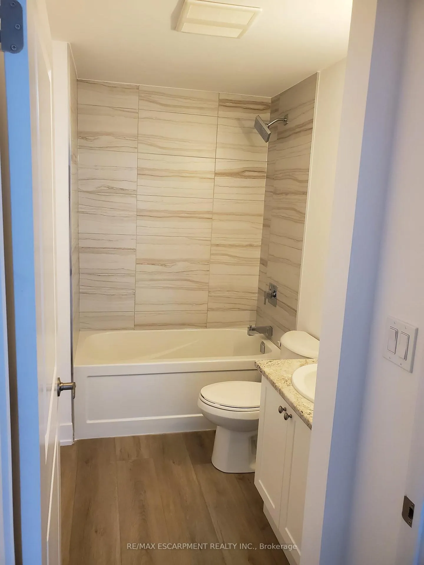 Photo 3 of Unit 601, 470 Dundas Street E, Hamilton, Waterdown — HOMEH