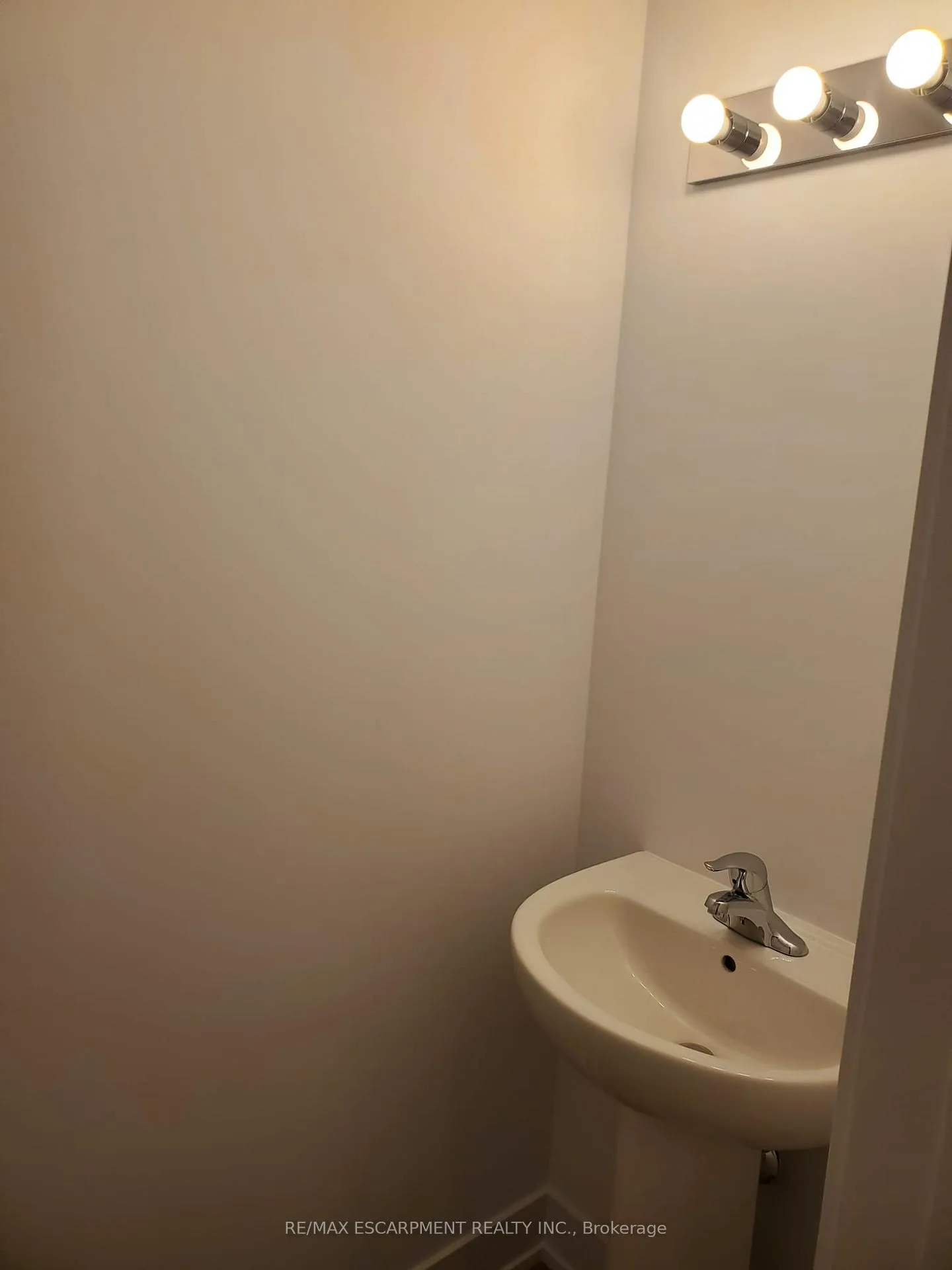 Photo 5 of Unit 601, 470 Dundas Street E, Hamilton, Waterdown — HOMEH