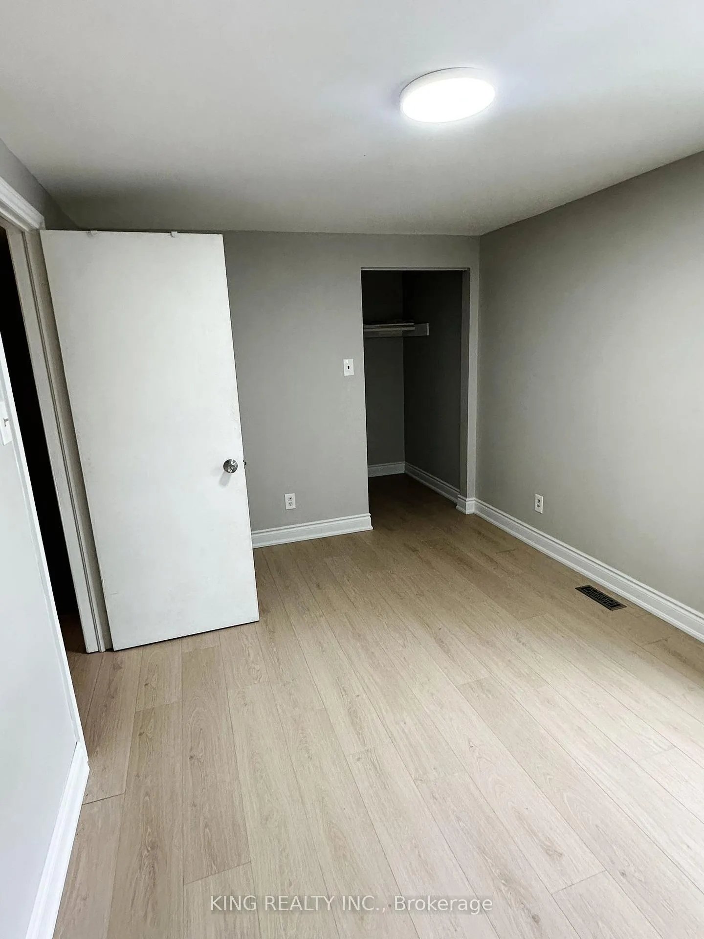 Photo 3 of 191 Fleetwood Crescent, Brampton, Bramalea Road South Gateway — HOMEH