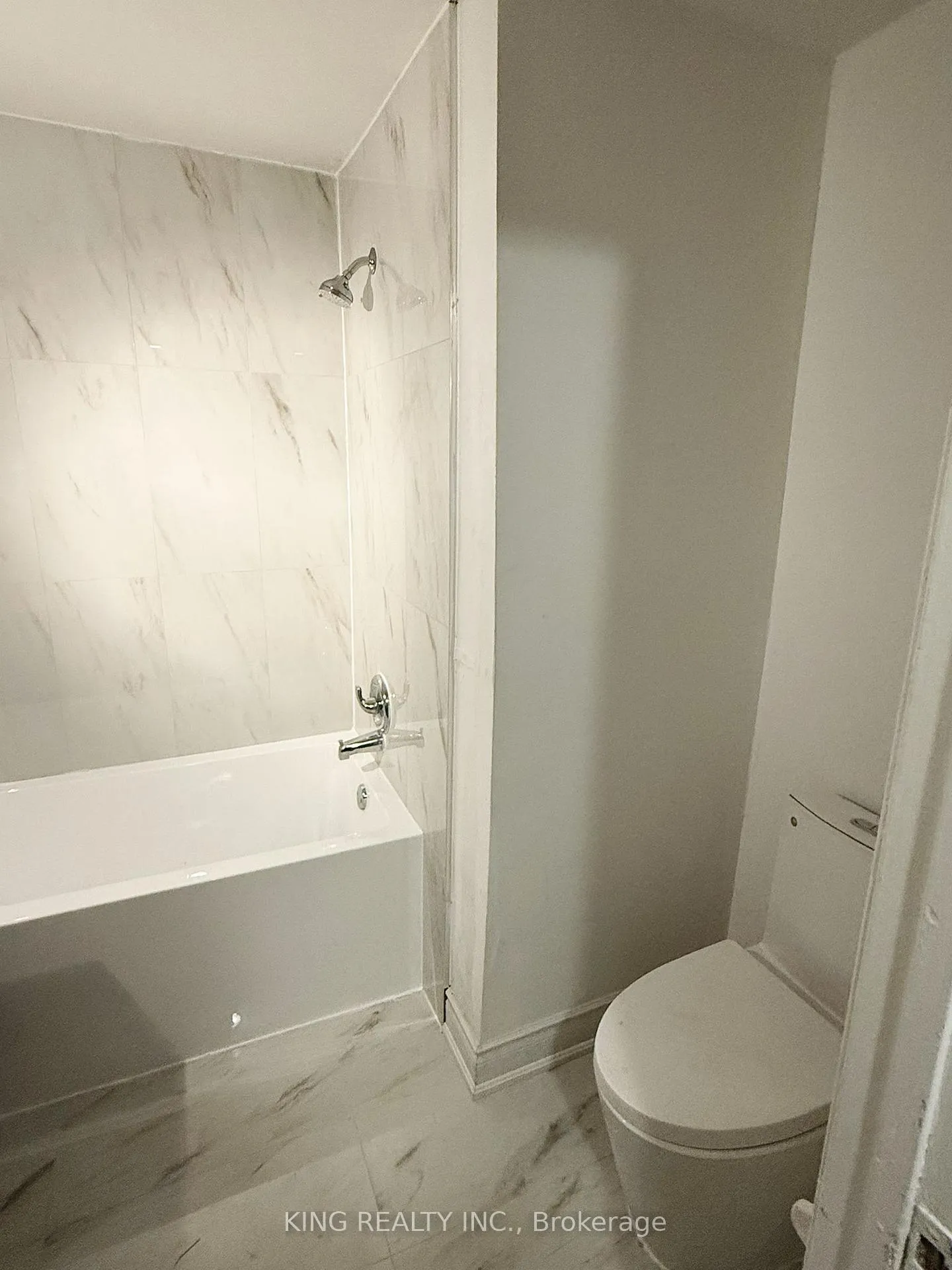 Photo 5 of 191 Fleetwood Crescent, Brampton, Bramalea Road South Gateway — HOMEH