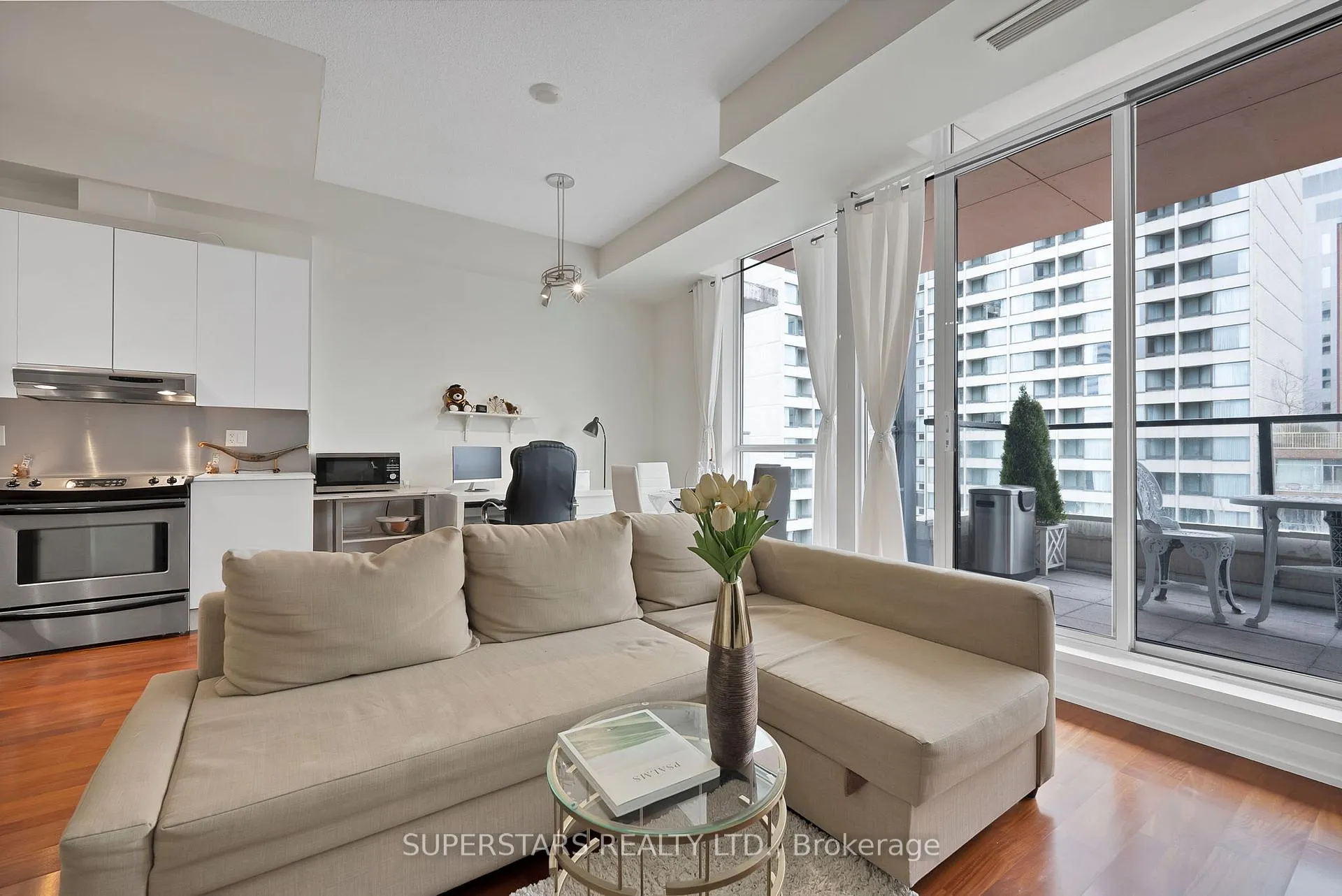 Front of Unit 1820, 111 Elizabeth Street