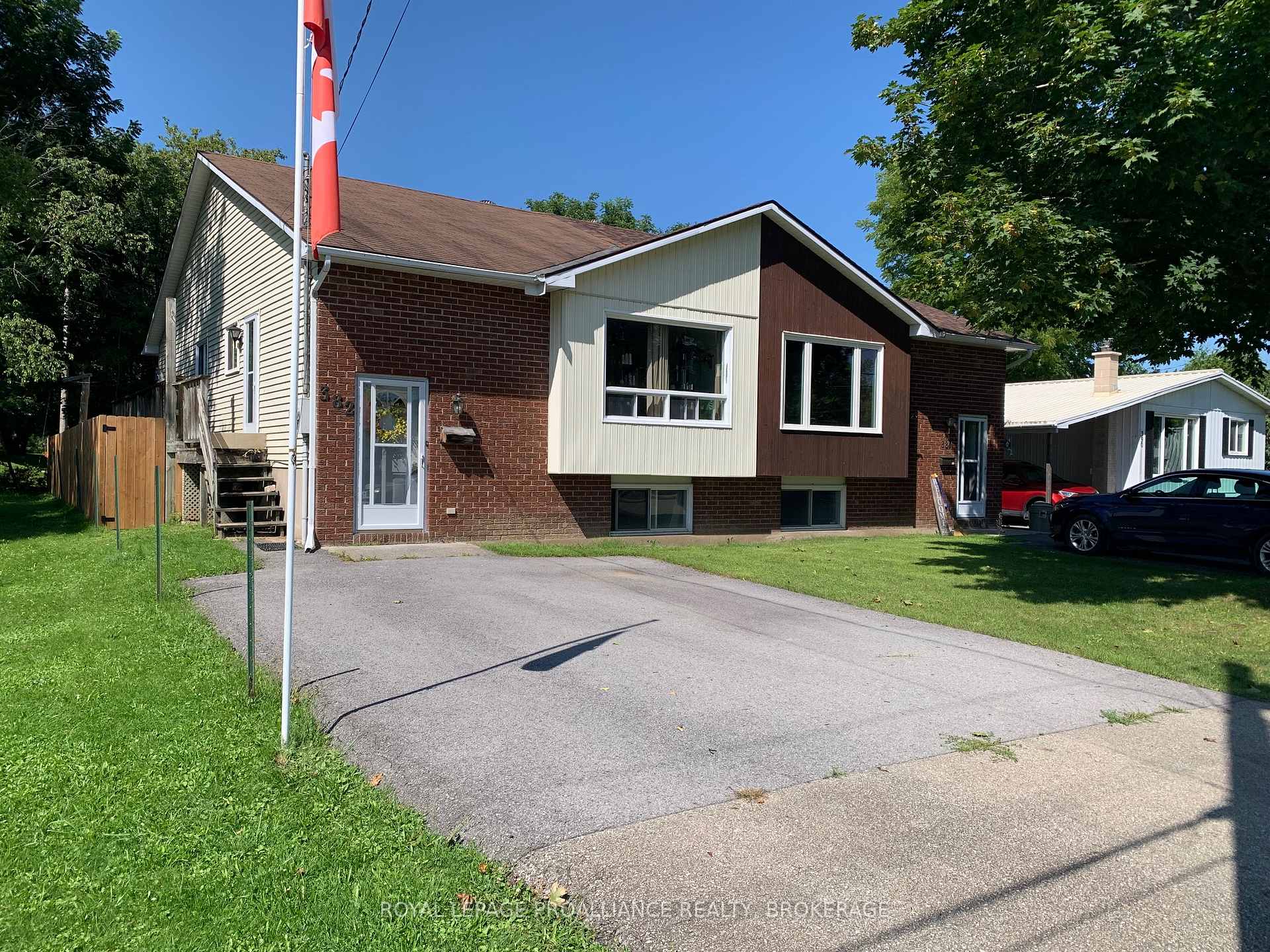 Photo 2 of 382 Victoria Avenue, Gananoque — HOMEH