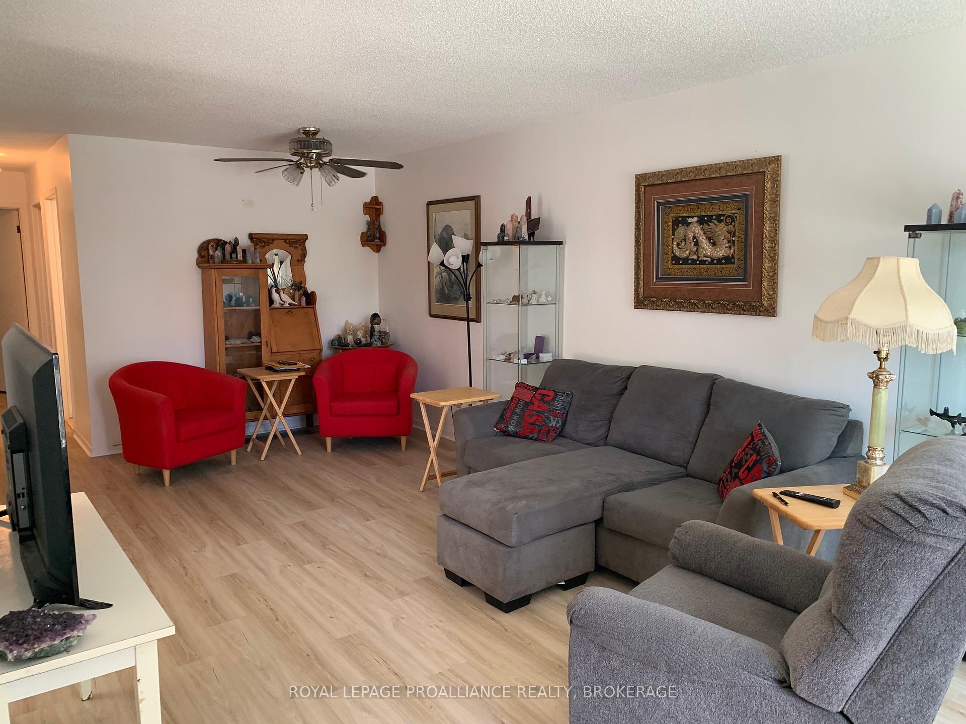 Photo 6 of 382 Victoria Avenue, Gananoque — HOMEH