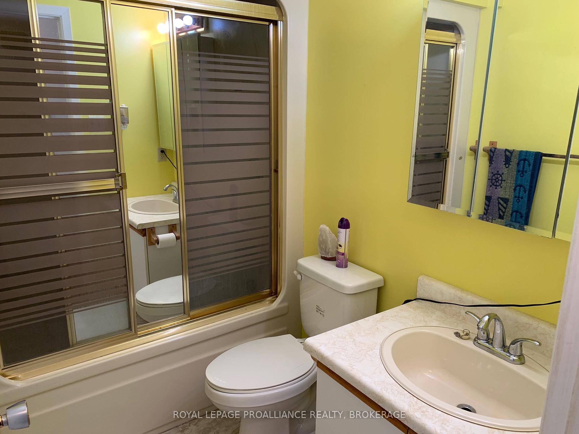 Photo 11 of 382 Victoria Avenue, Gananoque — HOMEH