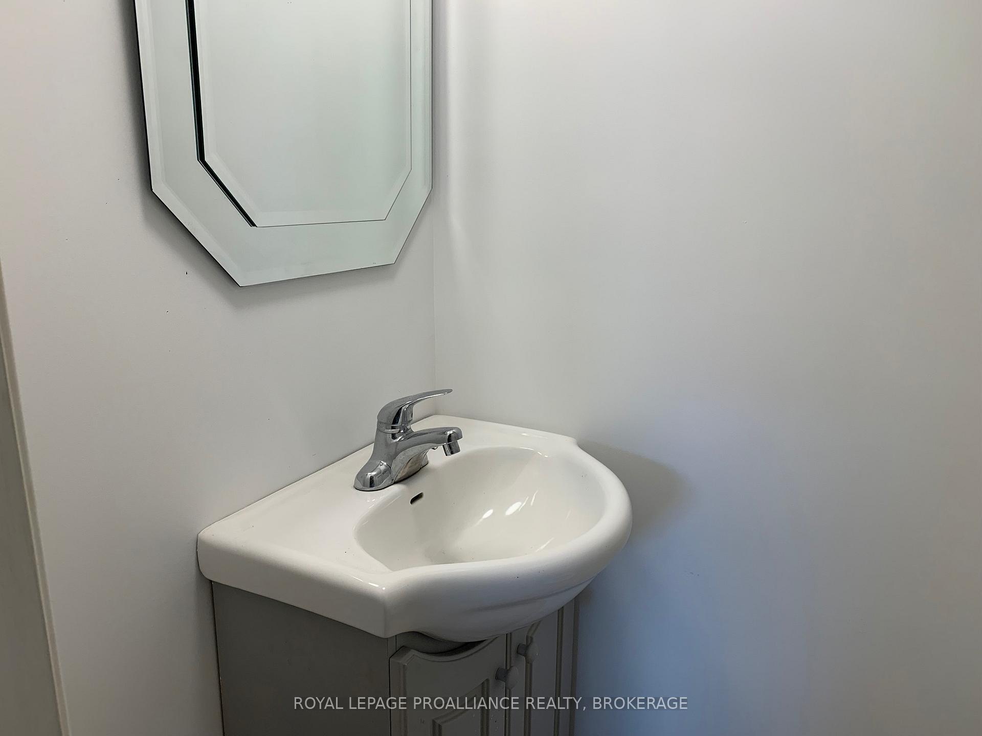Photo 12 of 382 Victoria Avenue, Gananoque — HOMEH