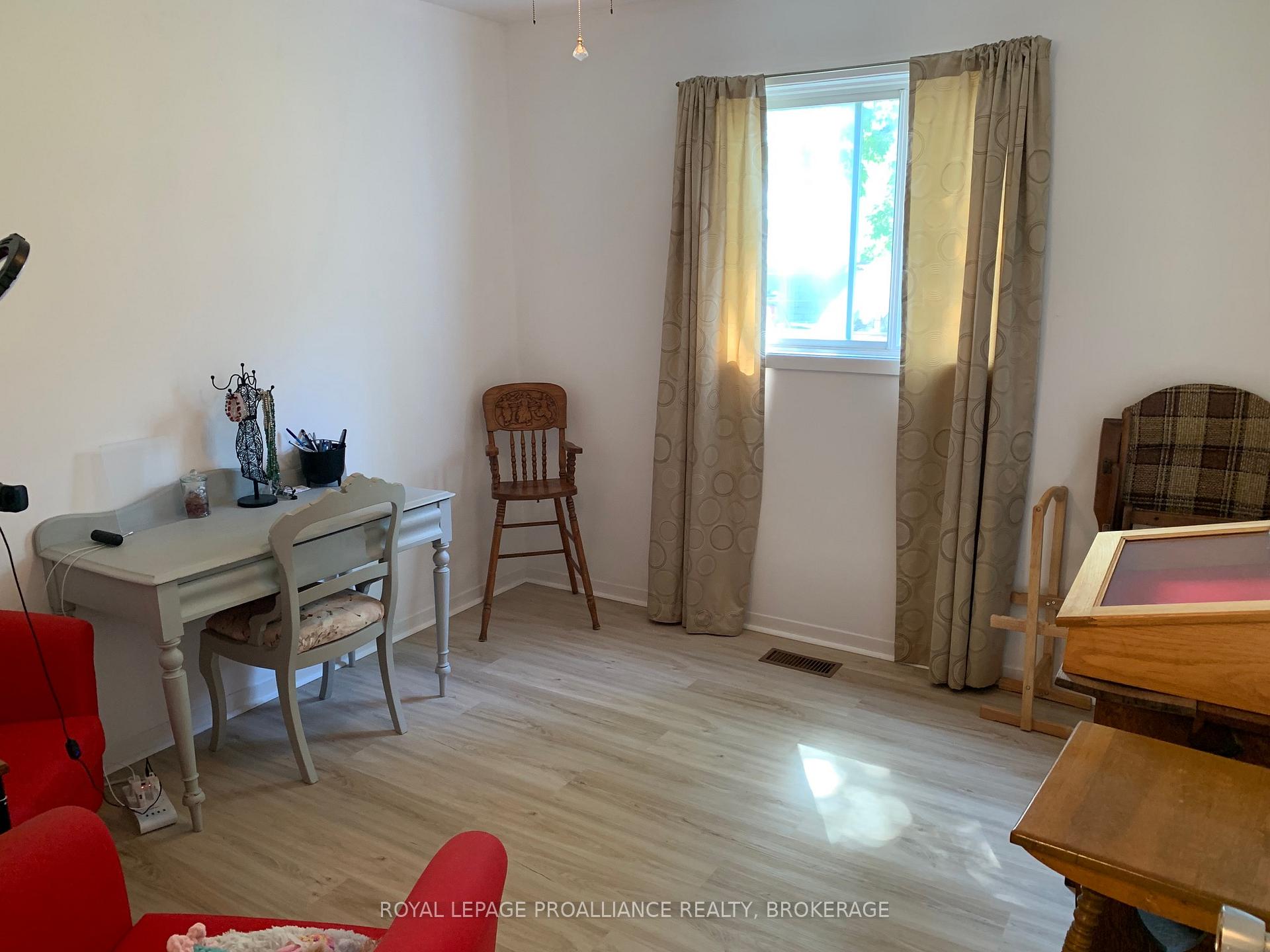 Photo 13 of 382 Victoria Avenue, Gananoque — HOMEH