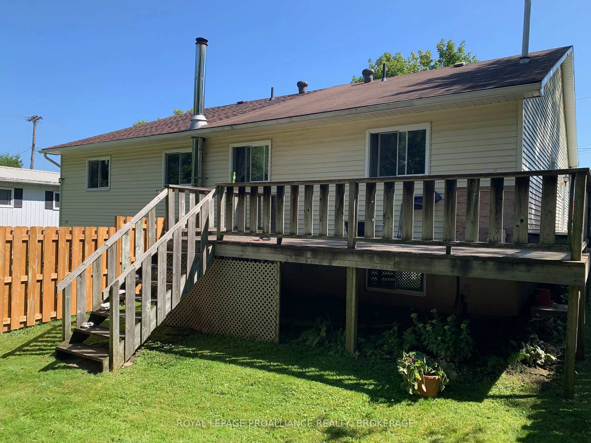 Photo 25 of 382 Victoria Avenue, Gananoque — HOMEH