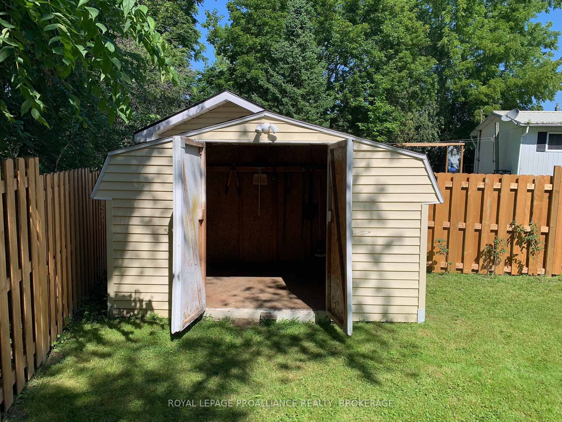 Photo 28 of 382 Victoria Avenue, Gananoque — HOMEH