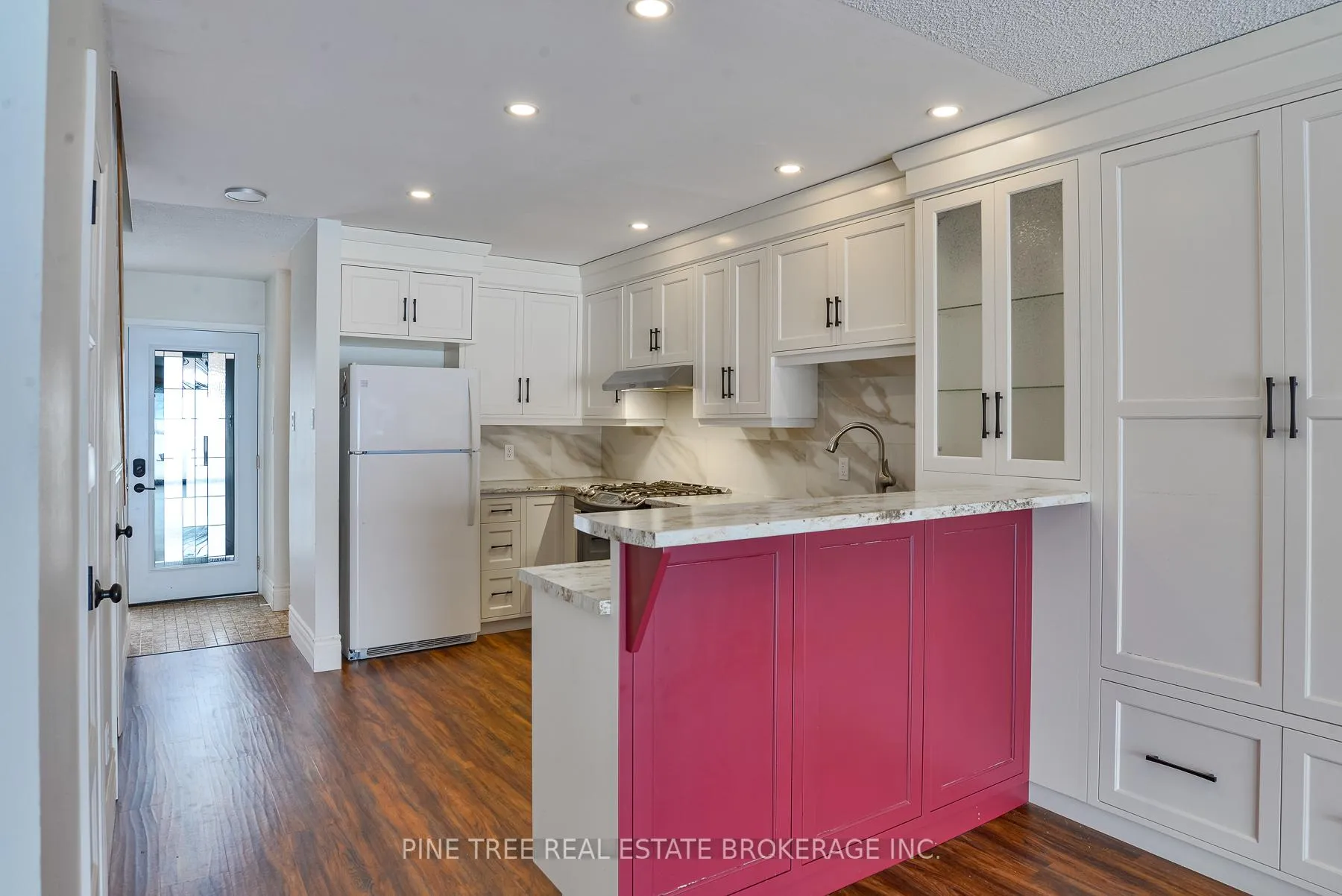 Photo 5 of Unit 4, 2 Paradise Boulevard, Ramara, Rural Ramara — HOMEH