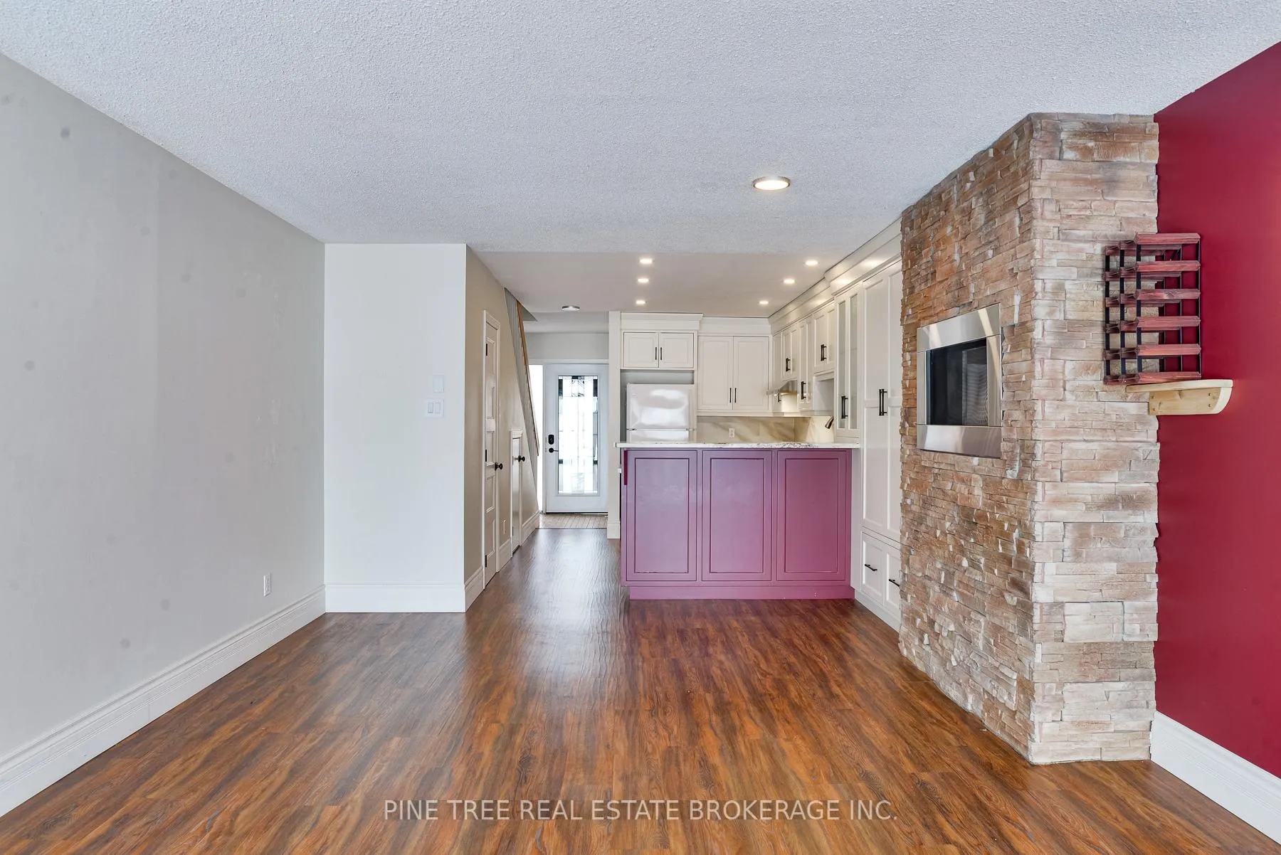Photo 9 of Unit 4, 2 Paradise Boulevard, Ramara, Rural Ramara — HOMEH