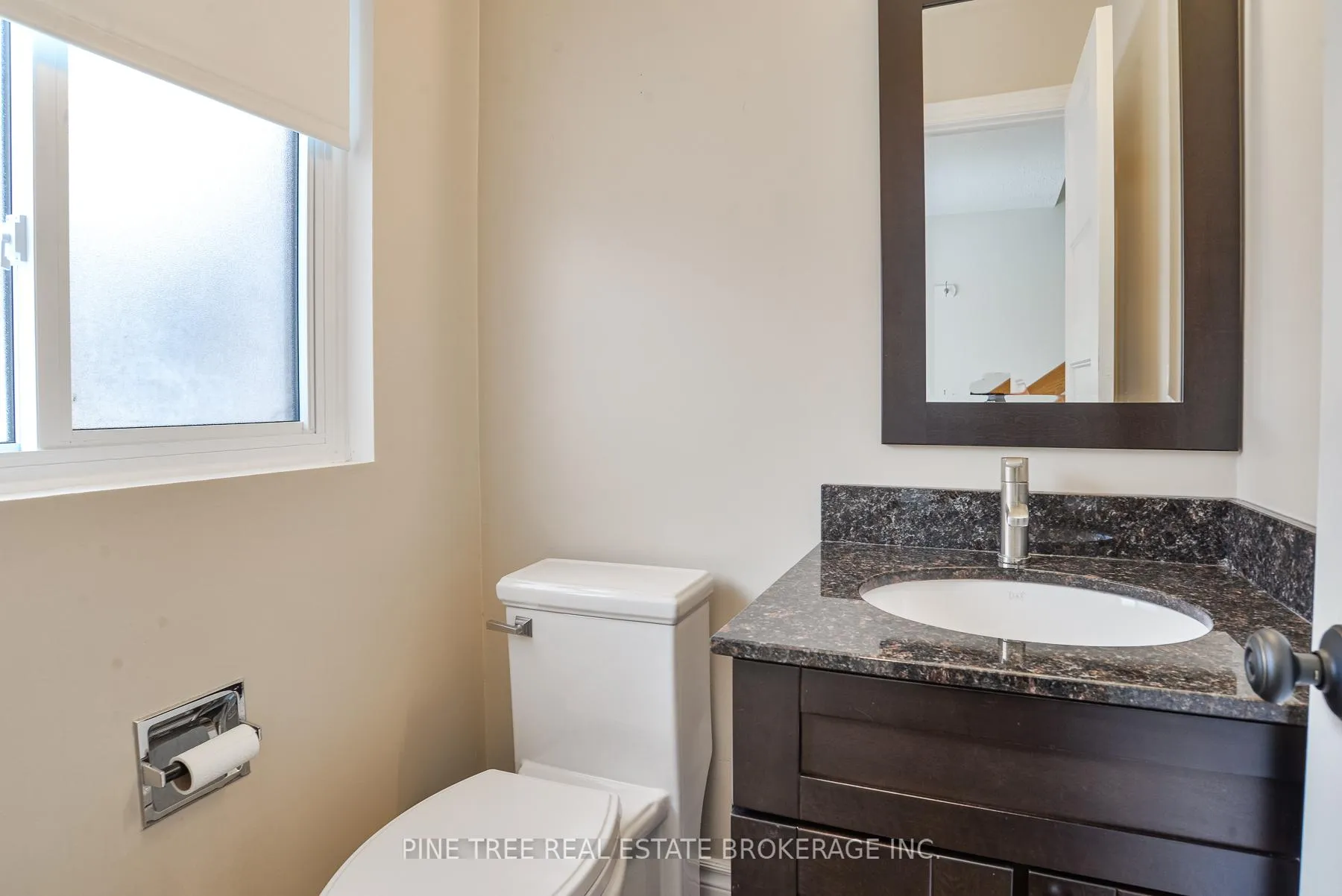 Photo 10 of Unit 4, 2 Paradise Boulevard, Ramara, Rural Ramara — HOMEH