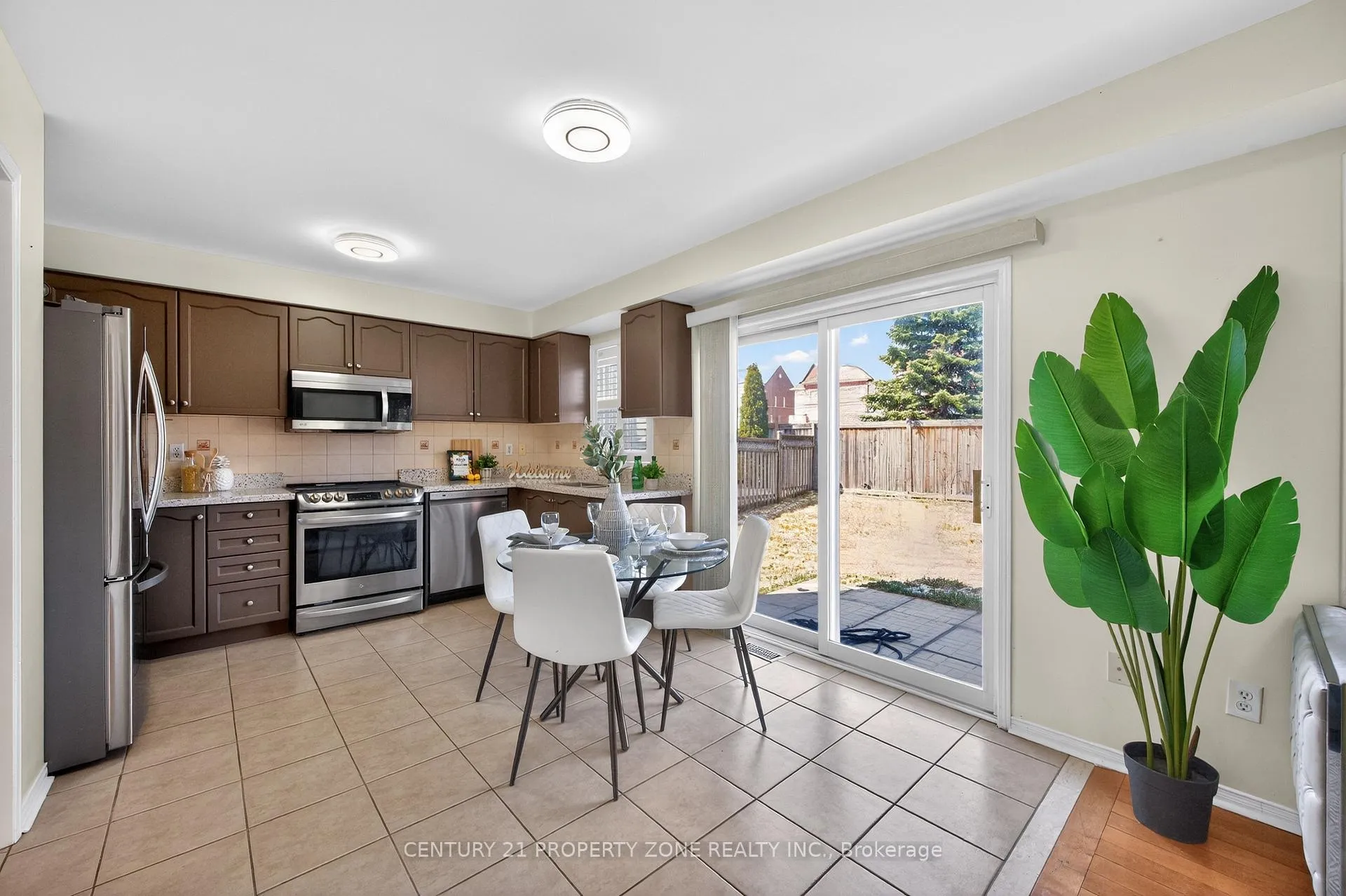 Photo 14 of 16 Sweet Clover Crescent, Brampton, Sandringham-Wellington — HOMEH