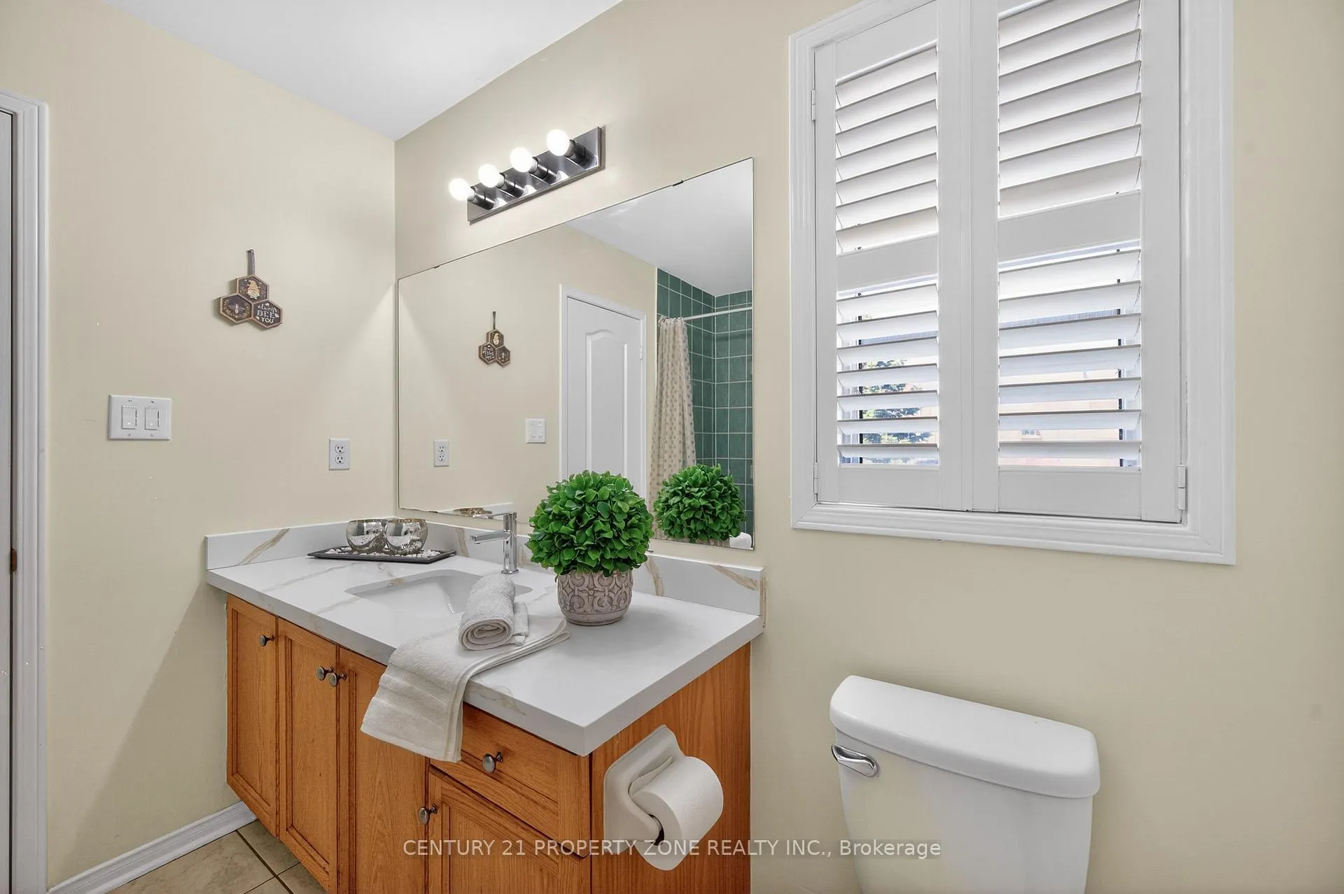 Photo 28 of 16 Sweet Clover Crescent, Brampton, Sandringham-Wellington — HOMEH