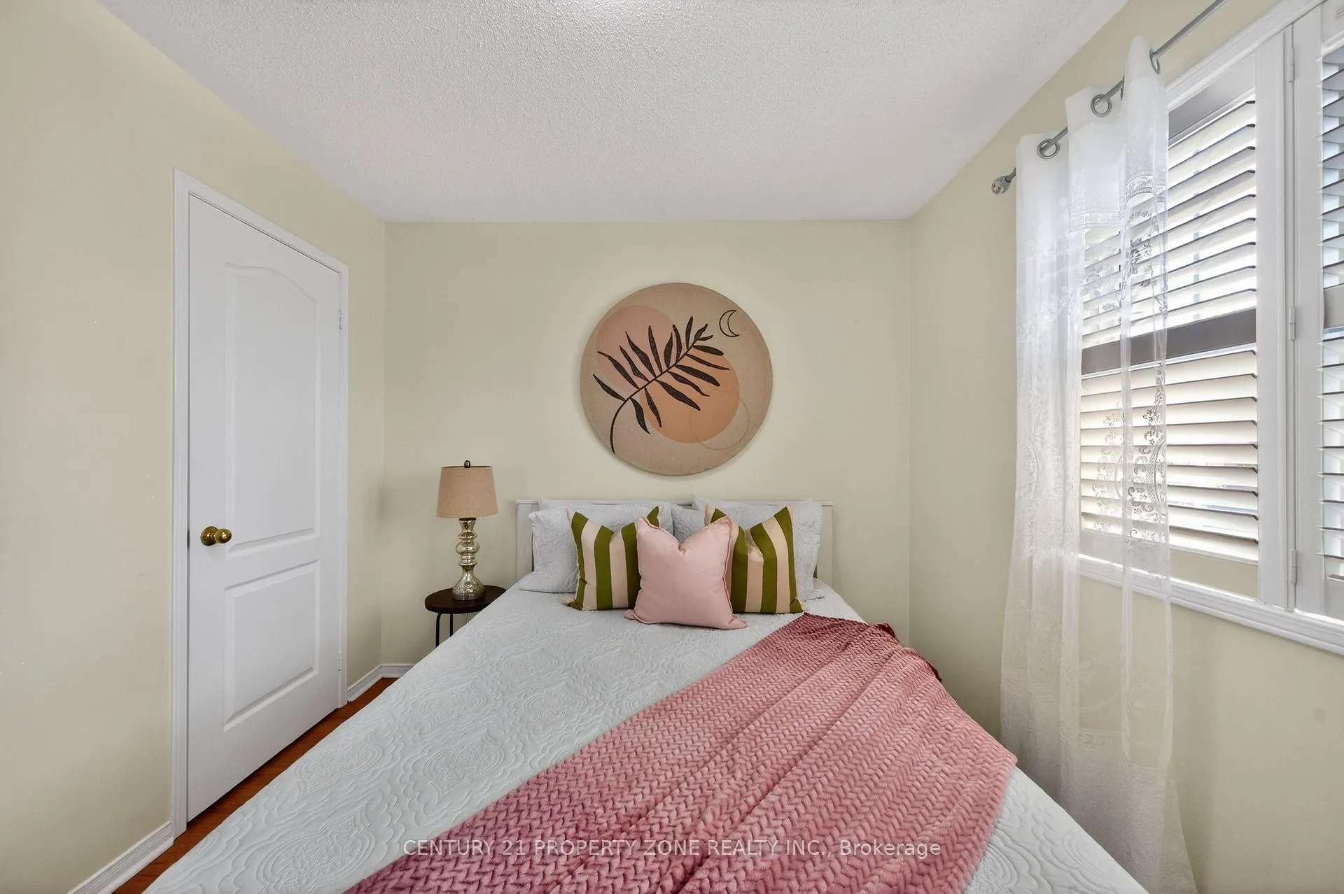 Photo 31 of 16 Sweet Clover Crescent, Brampton, Sandringham-Wellington — HOMEH
