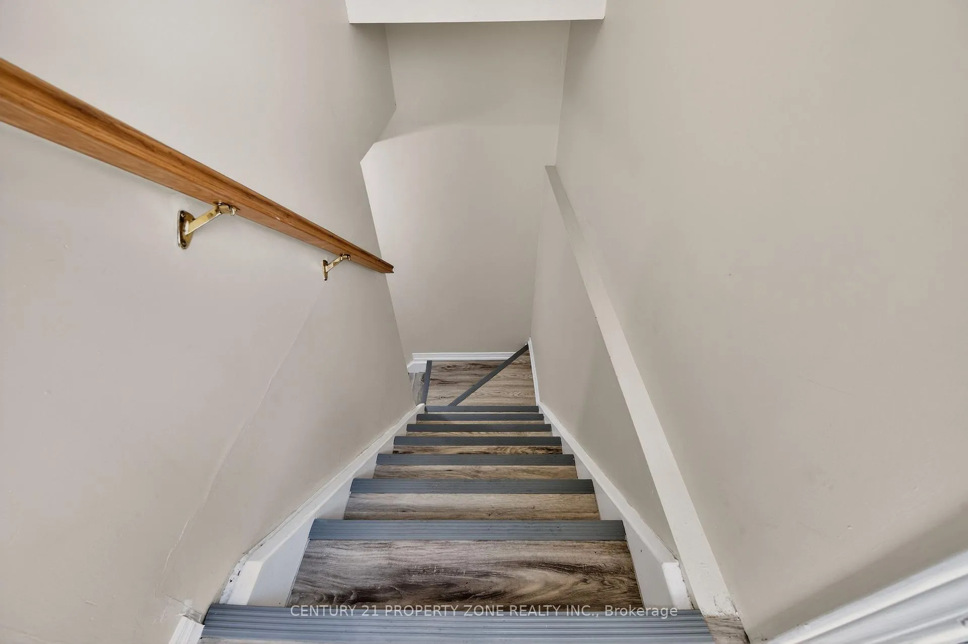 Photo 36 of 16 Sweet Clover Crescent, Brampton, Sandringham-Wellington — HOMEH