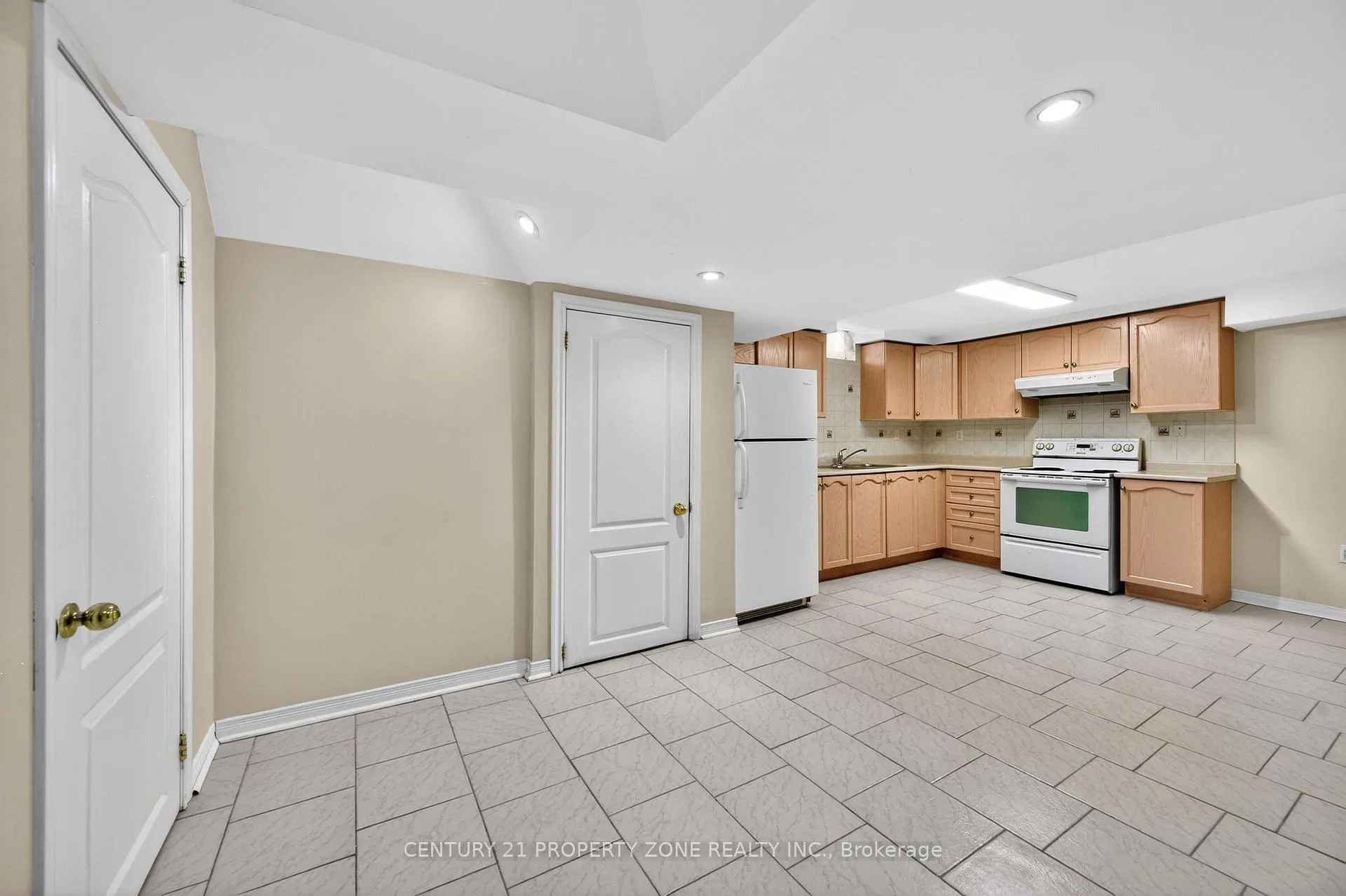 Photo 38 of 16 Sweet Clover Crescent, Brampton, Sandringham-Wellington — HOMEH