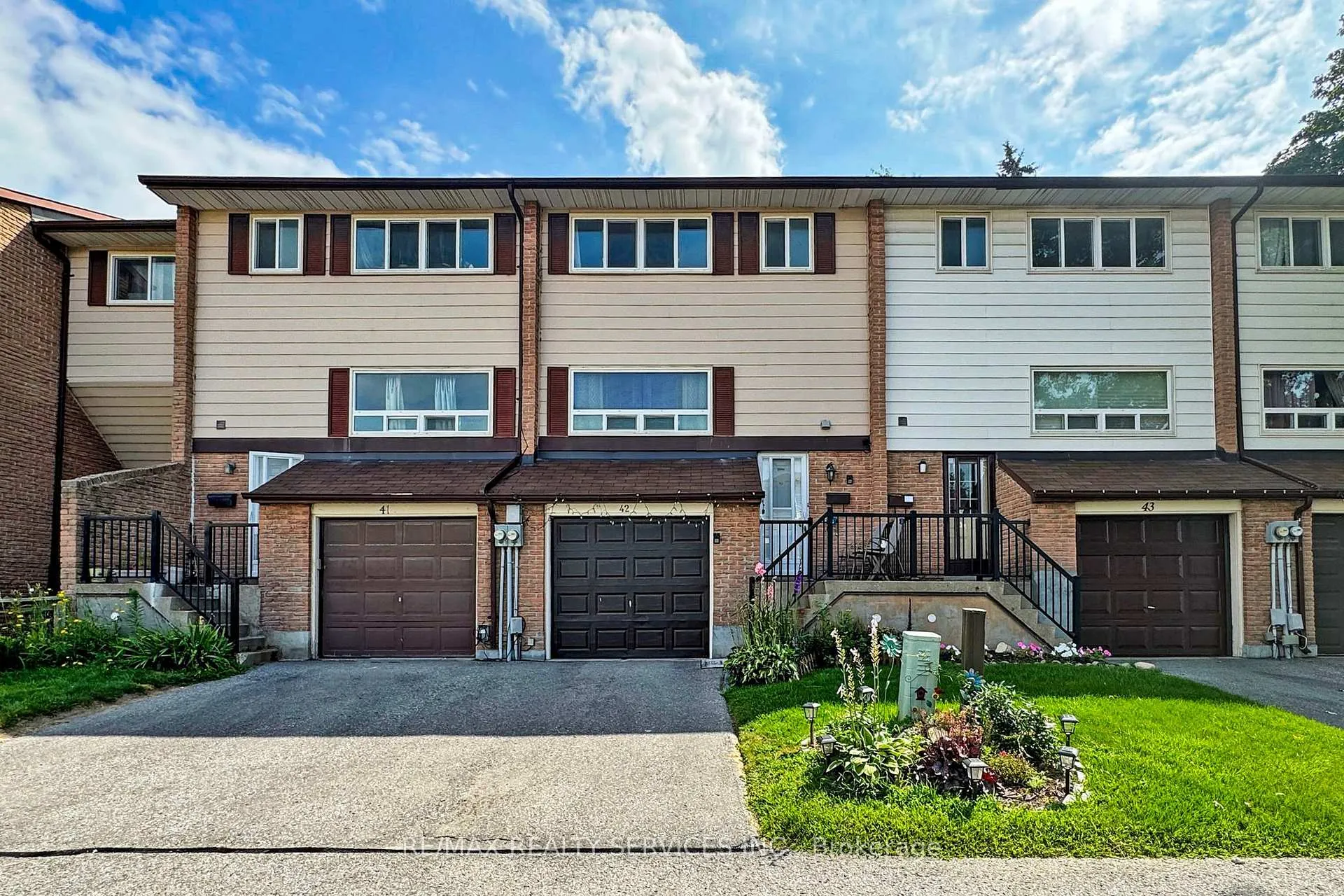Front of Unit 42, 321 Blackthorn Street