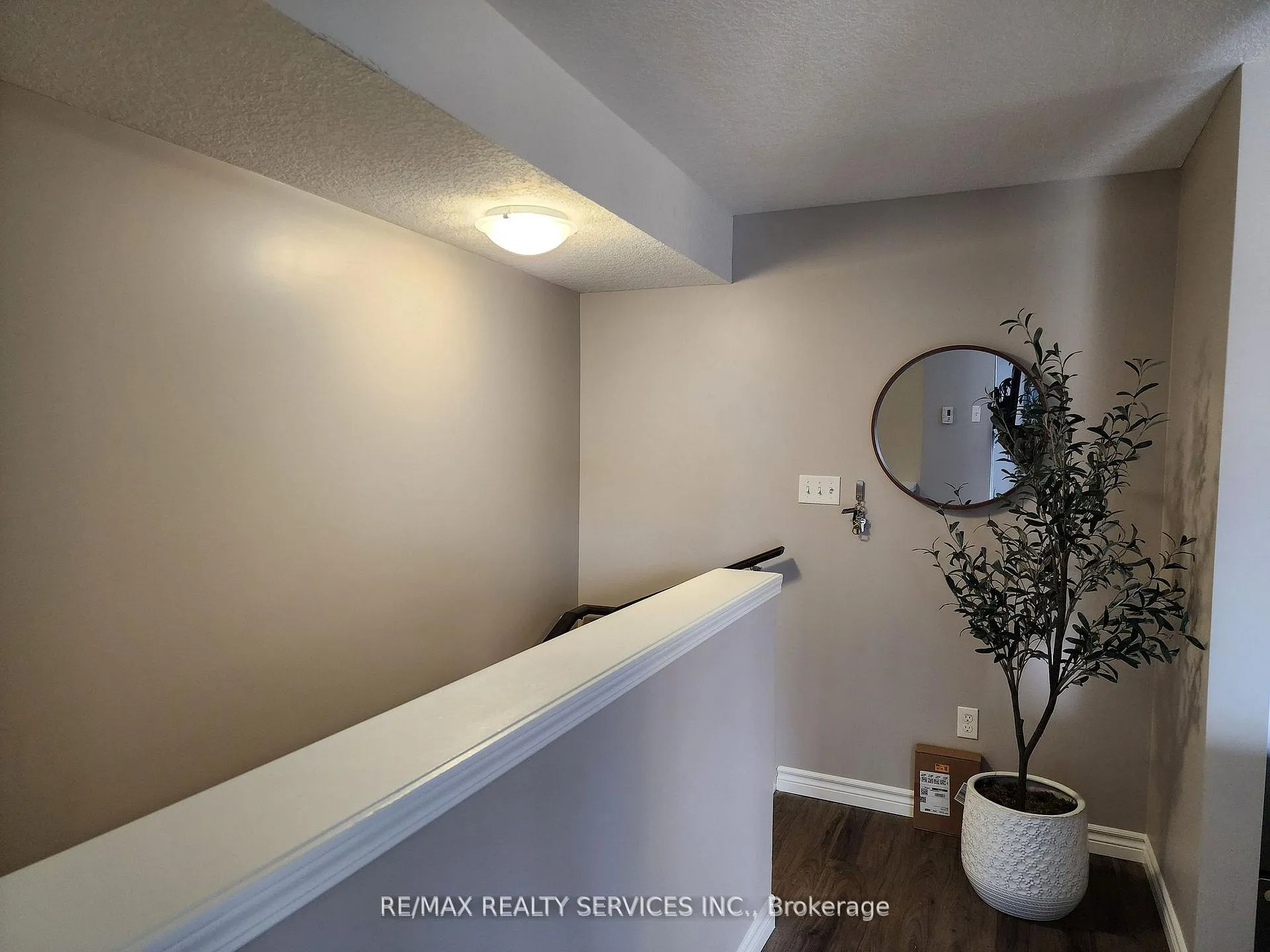 Photo 2 of Unit E, 237 Rachel Crescent E, Kitchener — HOMEH