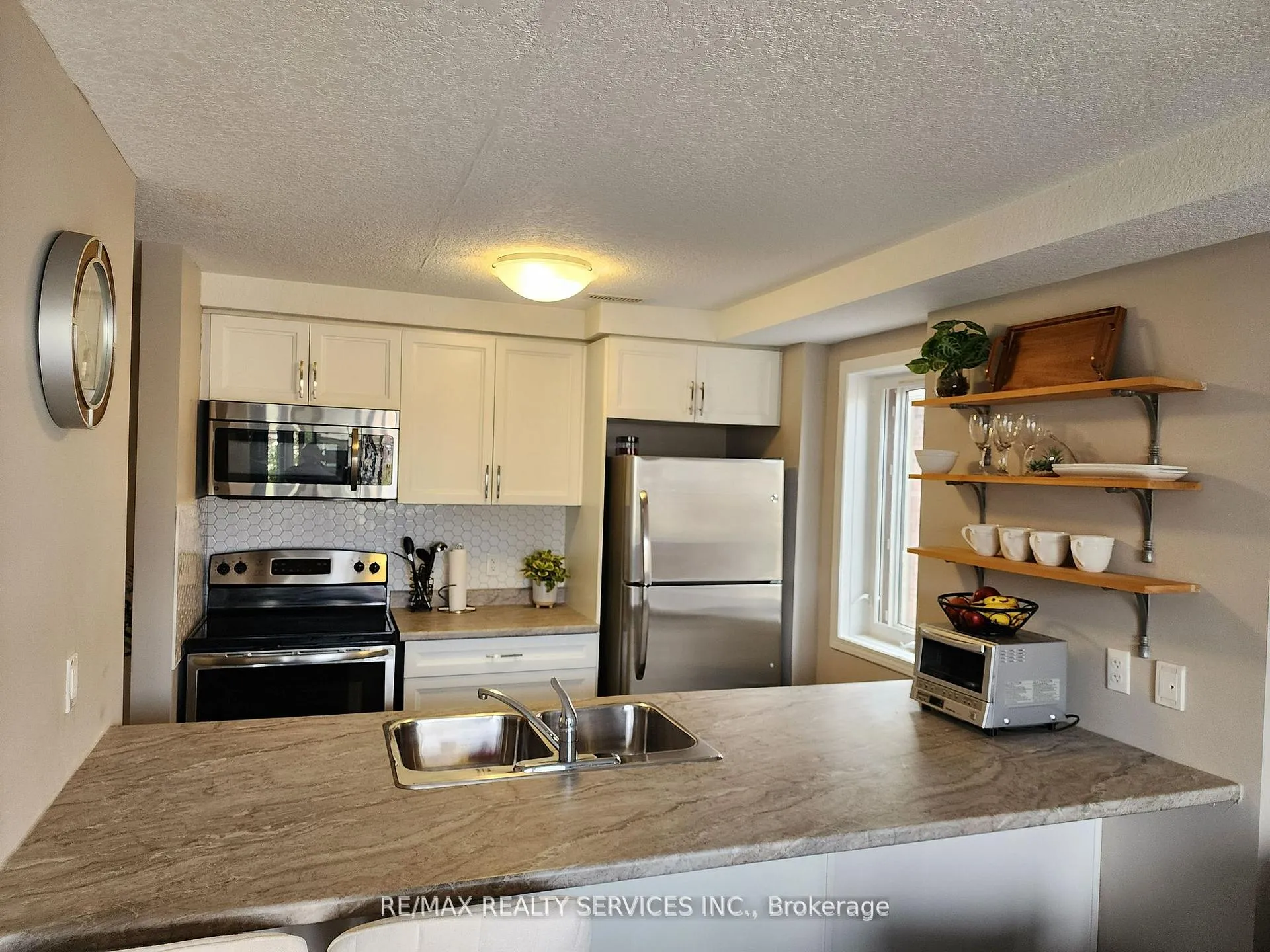 Photo 5 of Unit E, 237 Rachel Crescent E, Kitchener — HOMEH