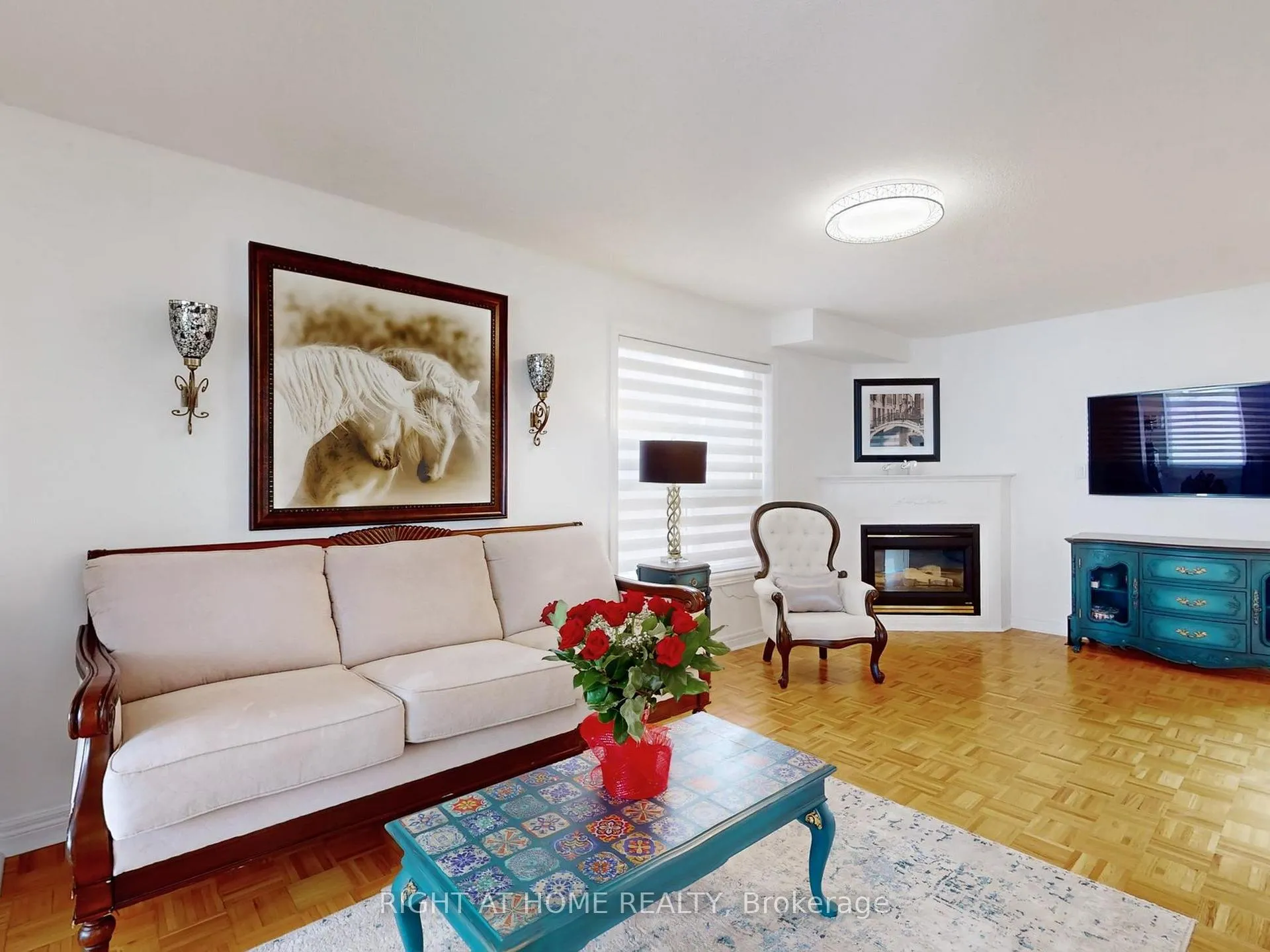 Photo 3 of 55 Hollybush Drive, Vaughan, Maple — HOMEH