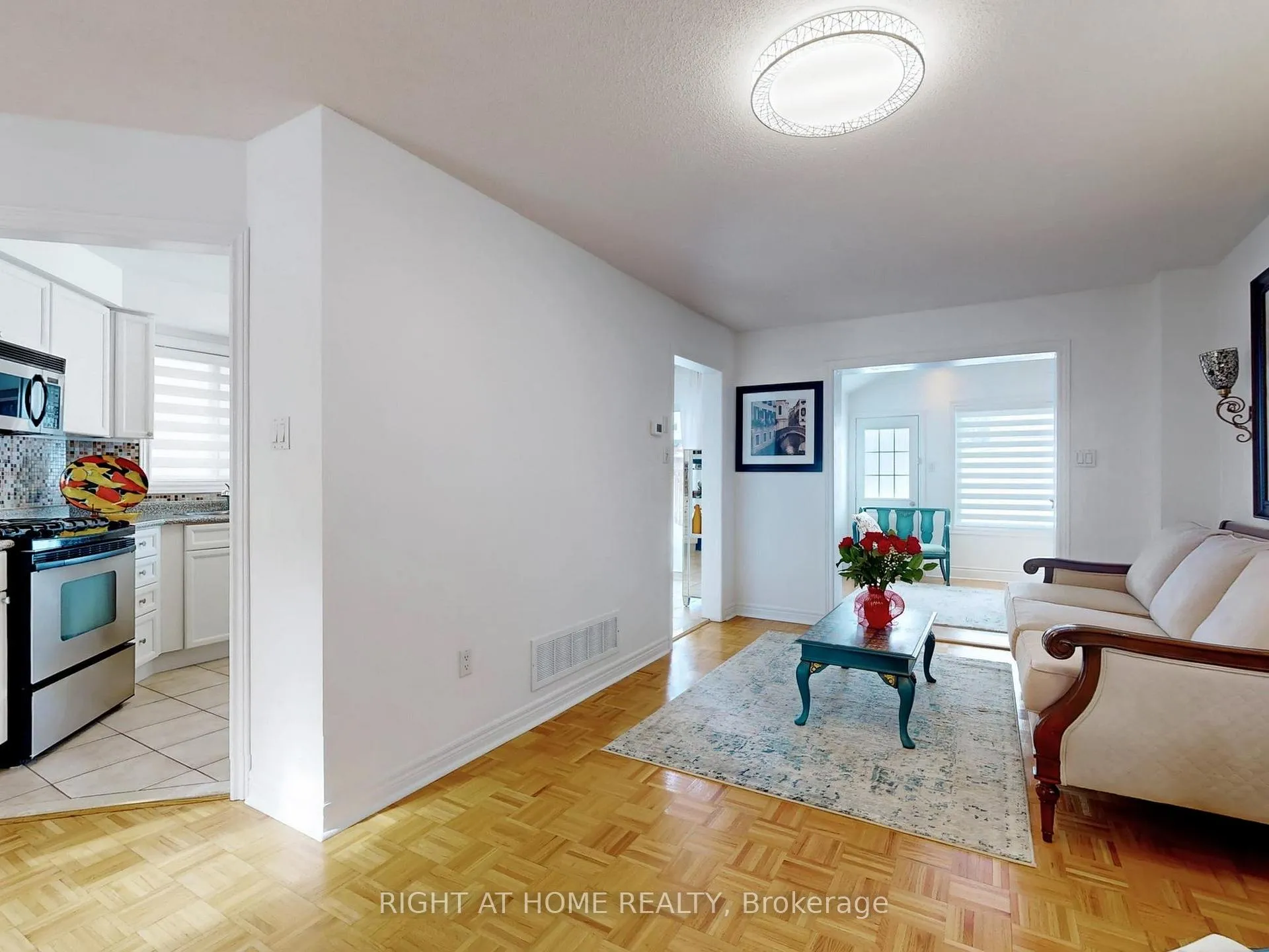 Photo 5 of 55 Hollybush Drive, Vaughan, Maple — HOMEH