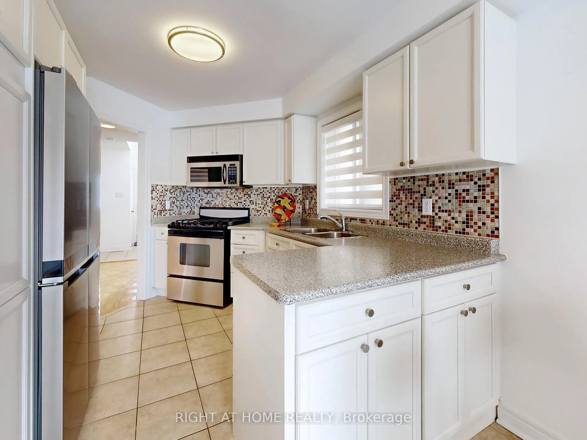 Photo 6 of 55 Hollybush Drive, Vaughan, Maple — HOMEH