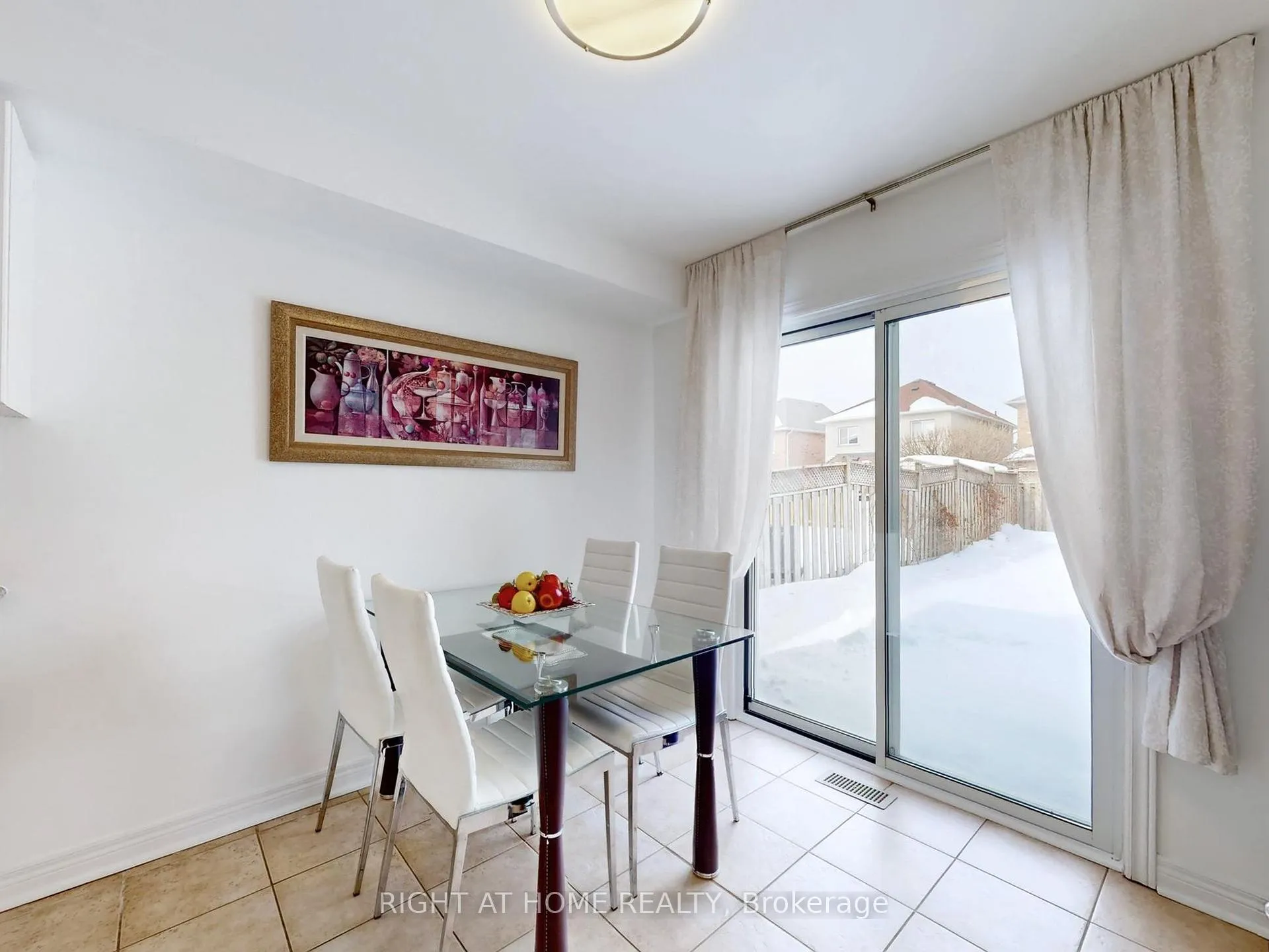 Photo 10 of 55 Hollybush Drive, Vaughan, Maple — HOMEH