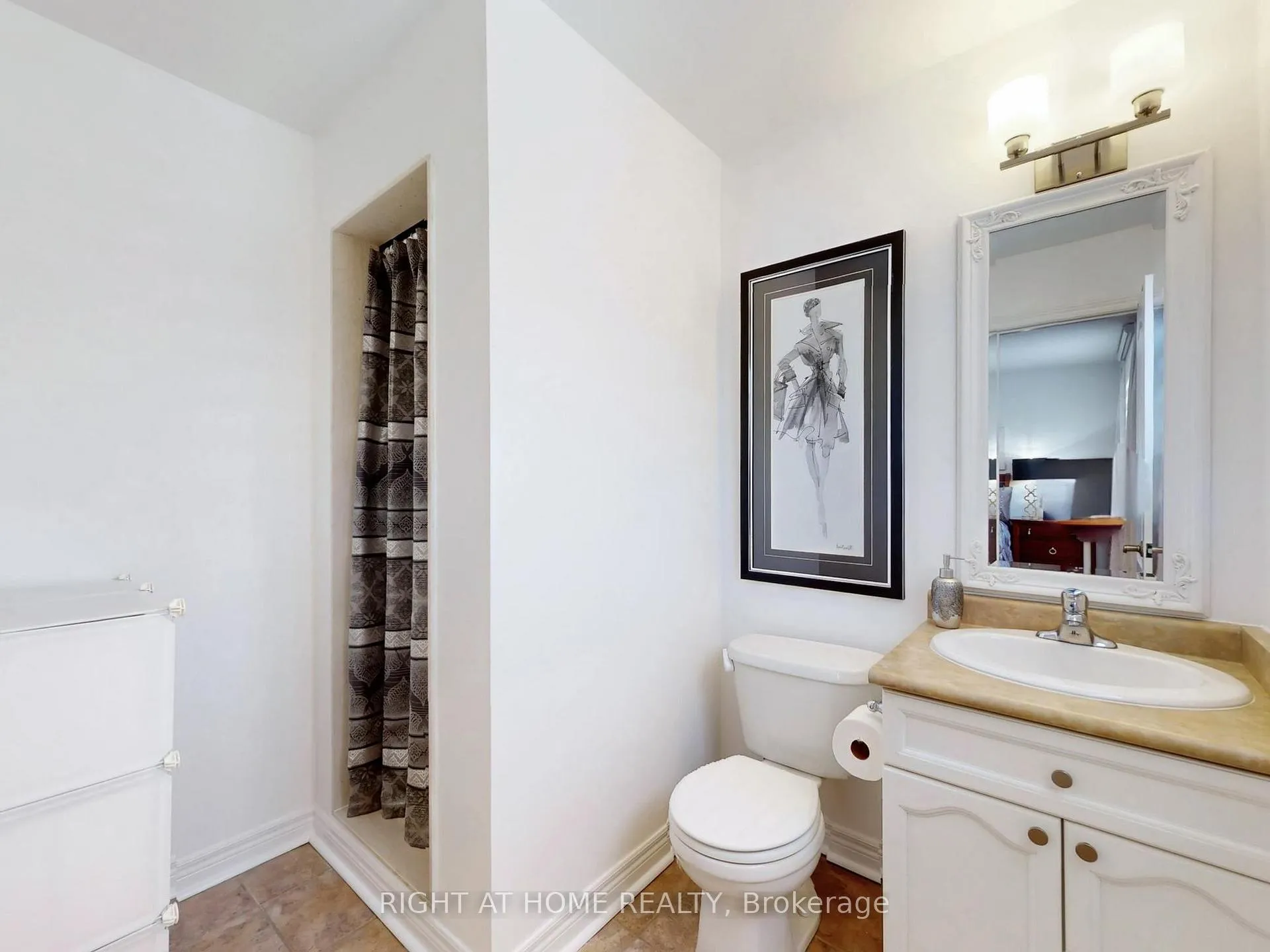 Photo 17 of 55 Hollybush Drive, Vaughan, Maple — HOMEH