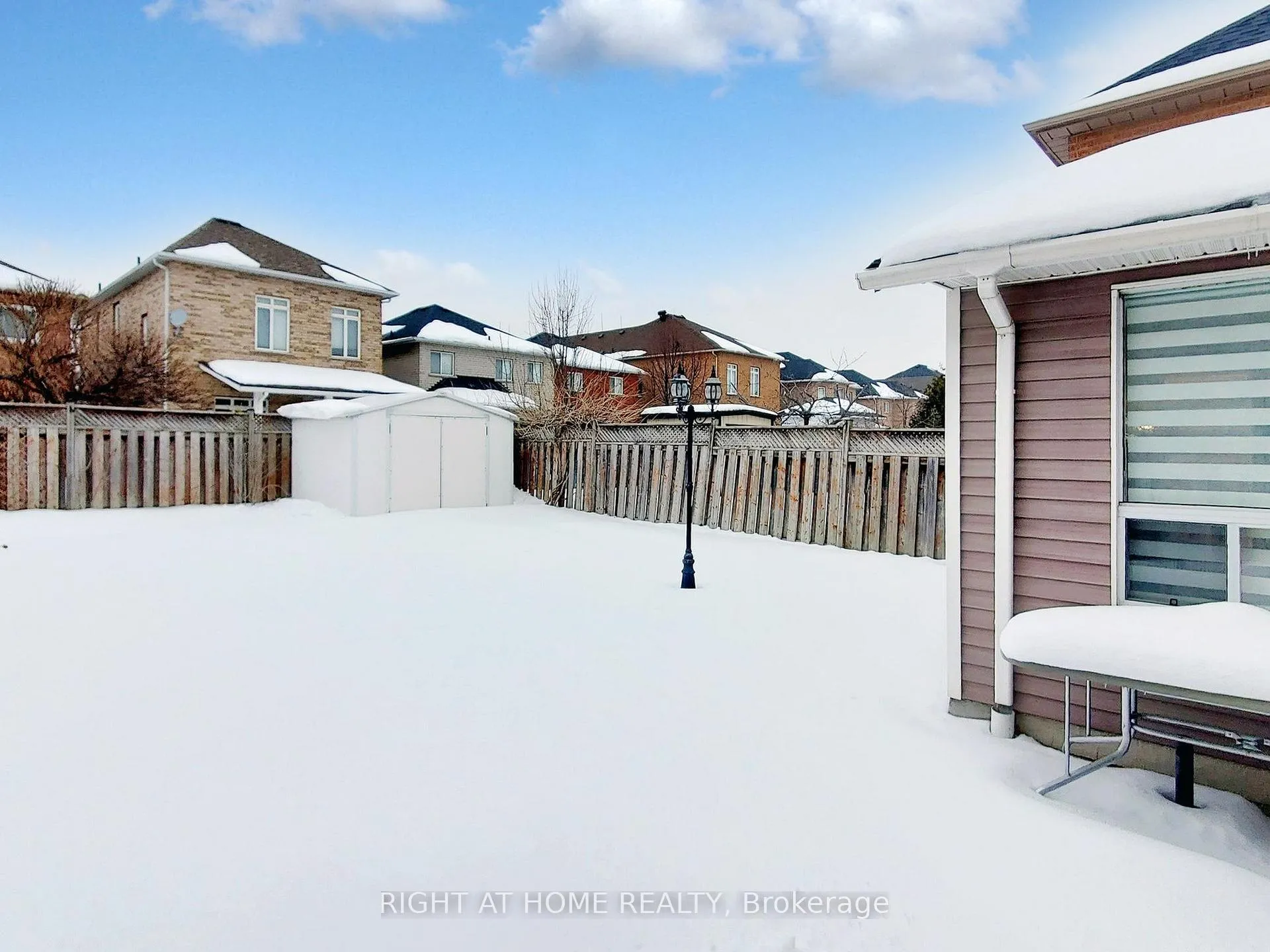 Photo 27 of 55 Hollybush Drive, Vaughan, Maple — HOMEH