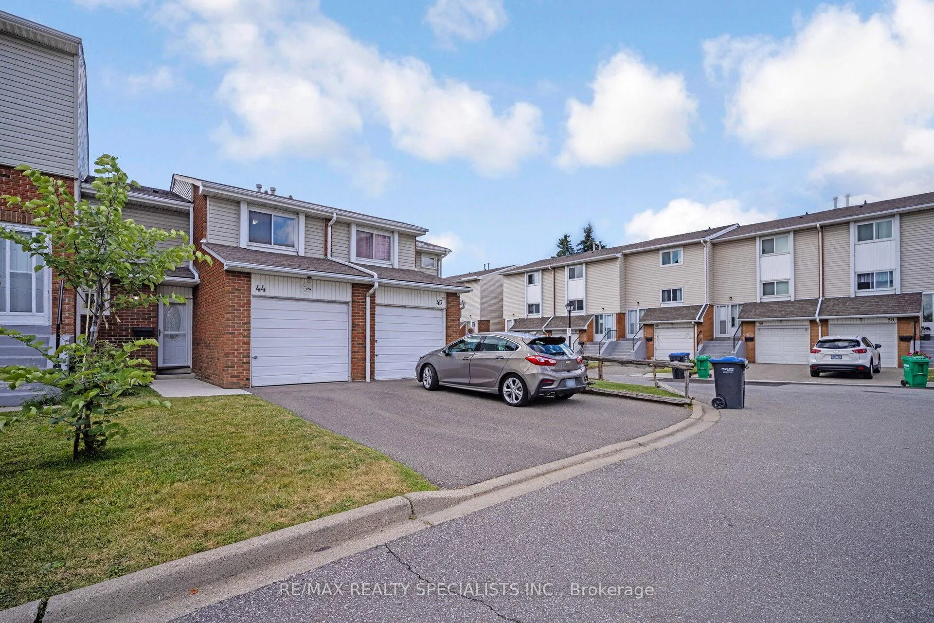 Photo 2 of 44 Franklin Court, Brampton, Bramalea West Industrial — HOMEH