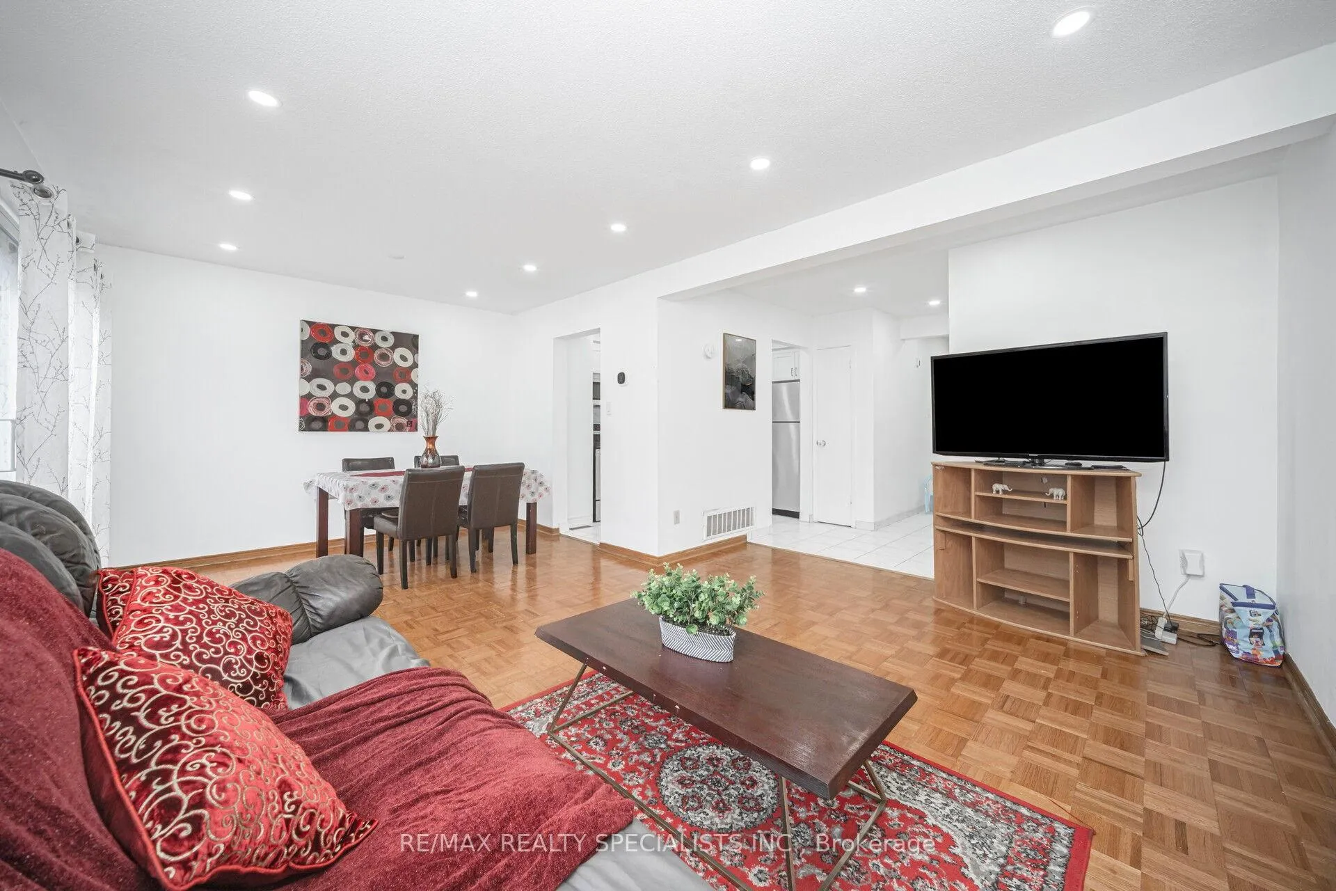 Photo 3 of 44 Franklin Court, Brampton, Bramalea West Industrial — HOMEH