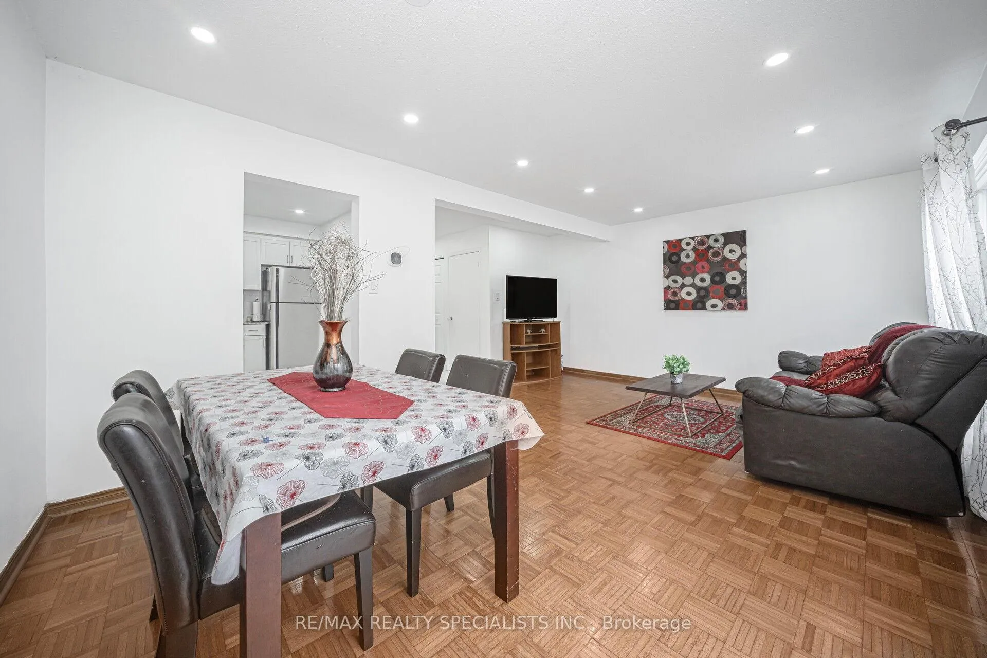 Photo 10 of 44 Franklin Court, Brampton, Bramalea West Industrial — HOMEH