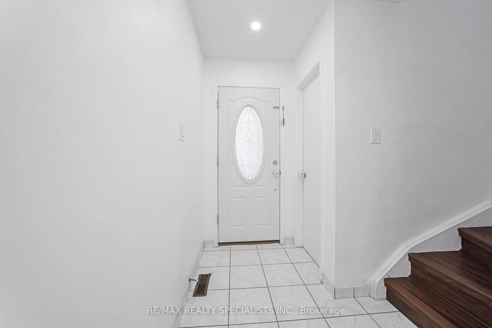 Photo 12 of 44 Franklin Court, Brampton, Bramalea West Industrial — HOMEH
