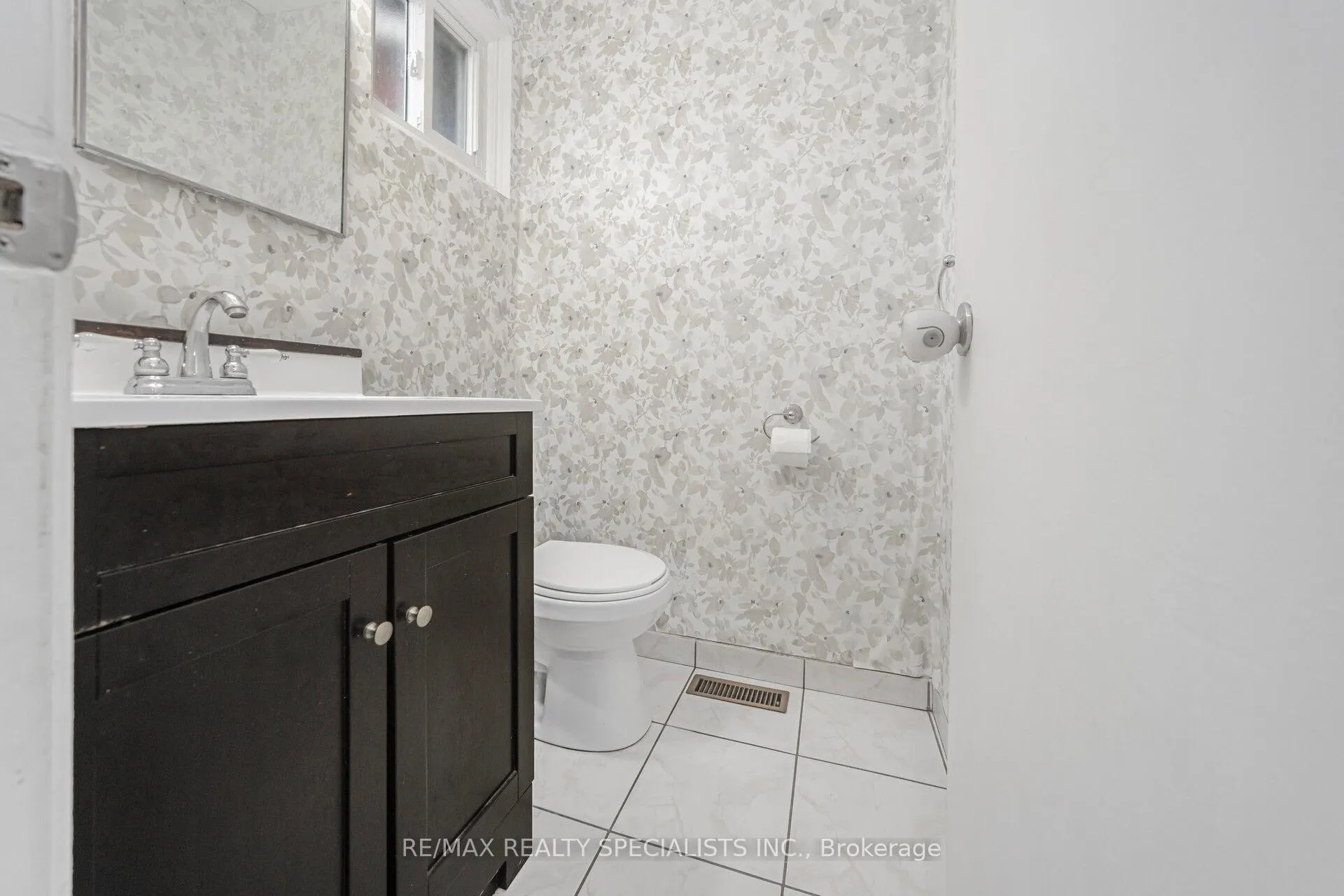 Photo 13 of 44 Franklin Court, Brampton, Bramalea West Industrial — HOMEH