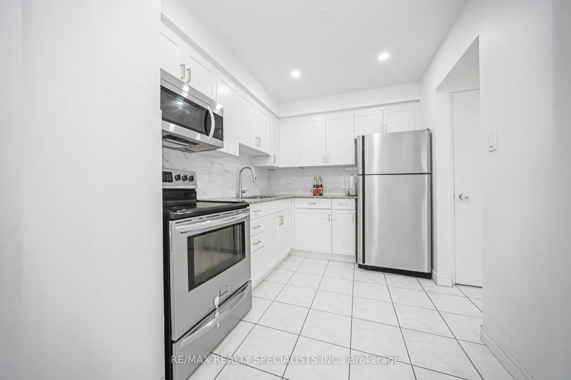 Photo 14 of 44 Franklin Court, Brampton, Bramalea West Industrial — HOMEH