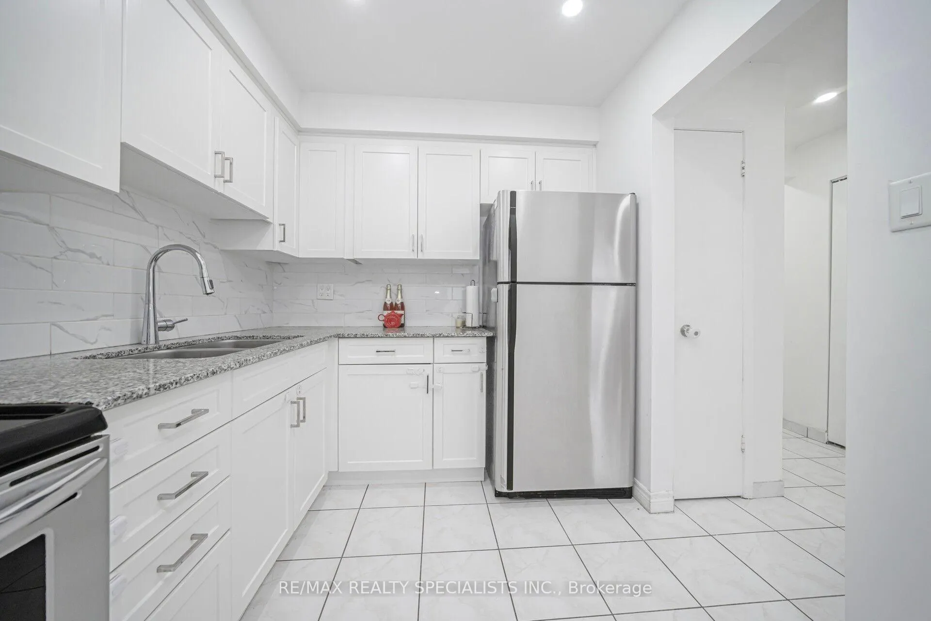 Photo 15 of 44 Franklin Court, Brampton, Bramalea West Industrial — HOMEH